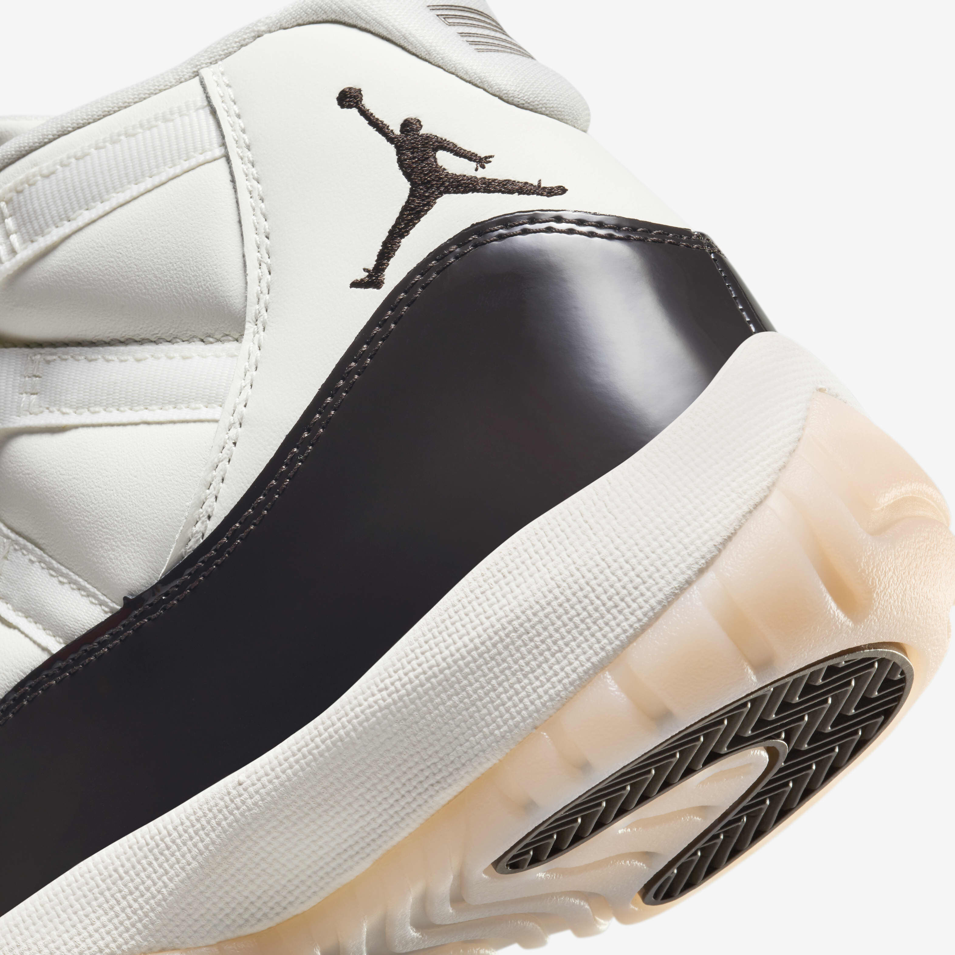 Air Jordan 11 Retro 'Pearl' image number 7