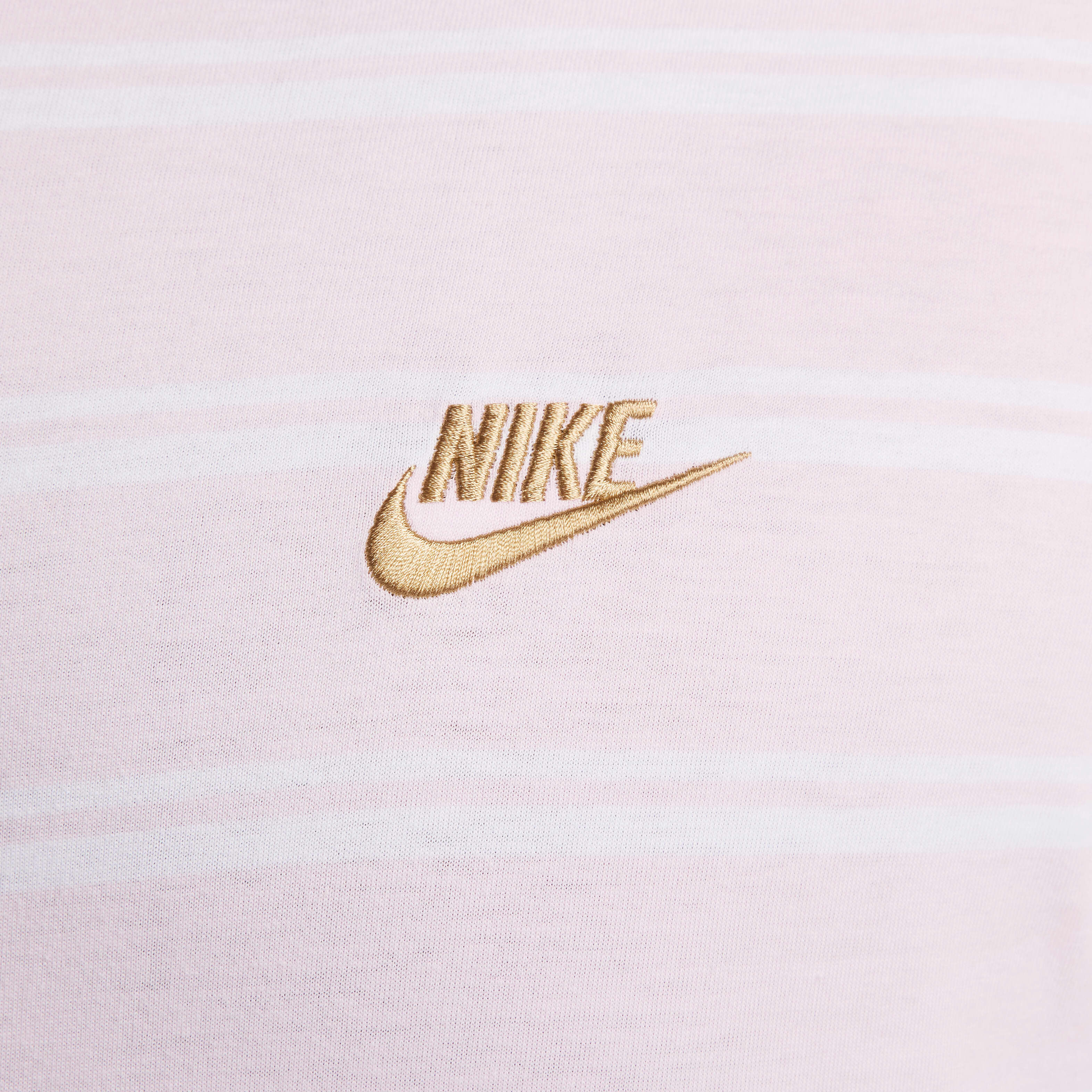Stripe nike hotsell