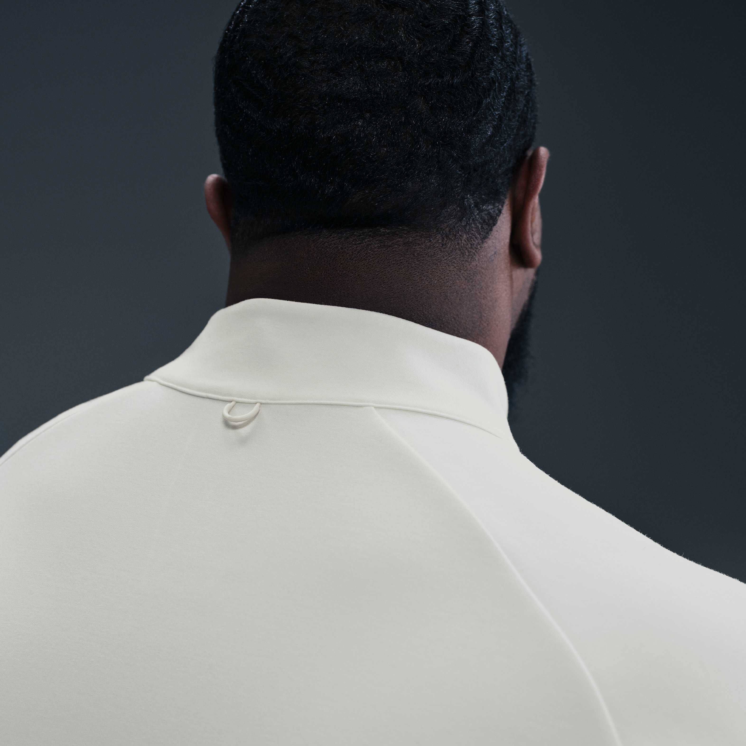 نايكي 24.7 امبوسبلي سوفت image number 6