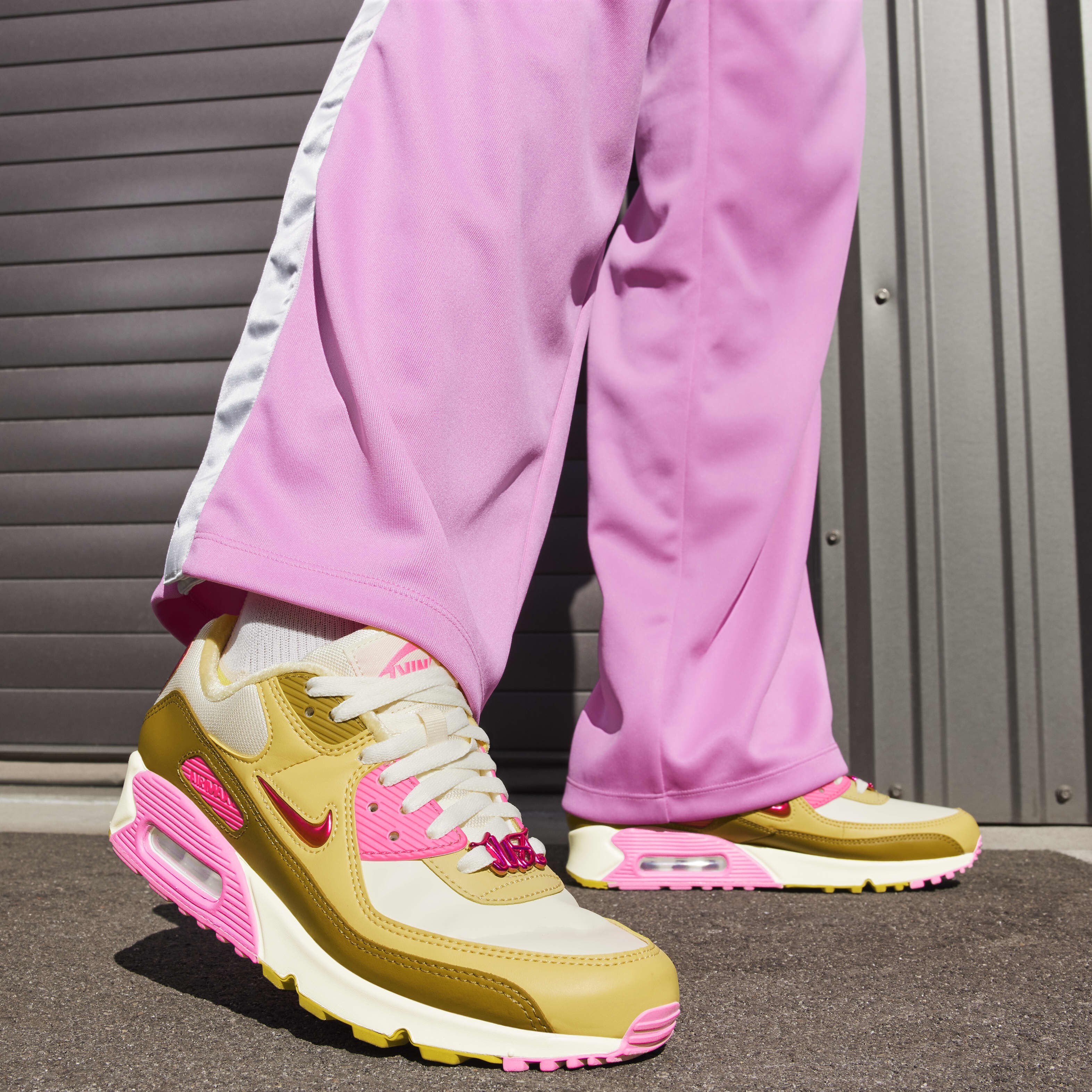 Hot pink nike air max 90 womens top