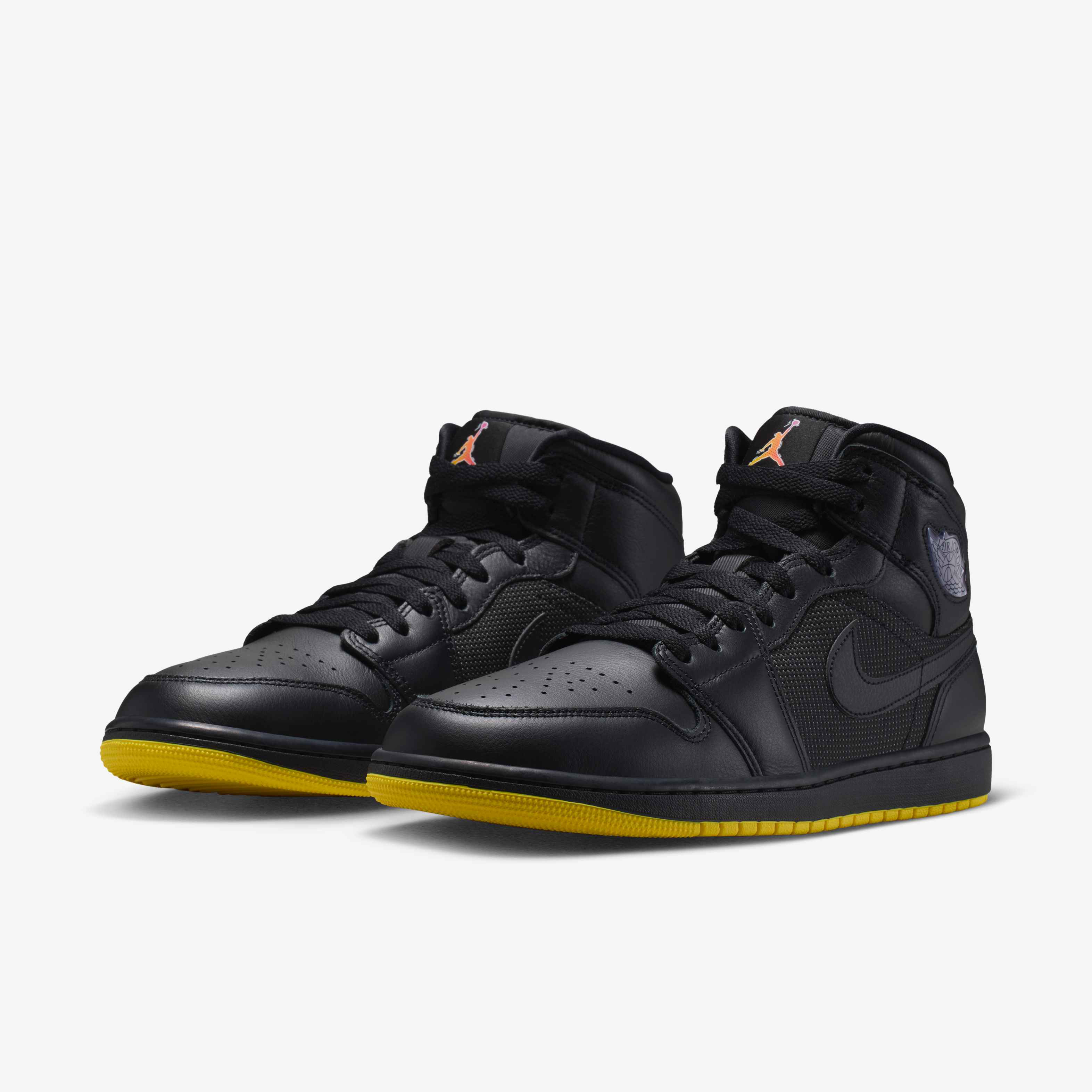 Air Jordan 1 Mid SE image number 4