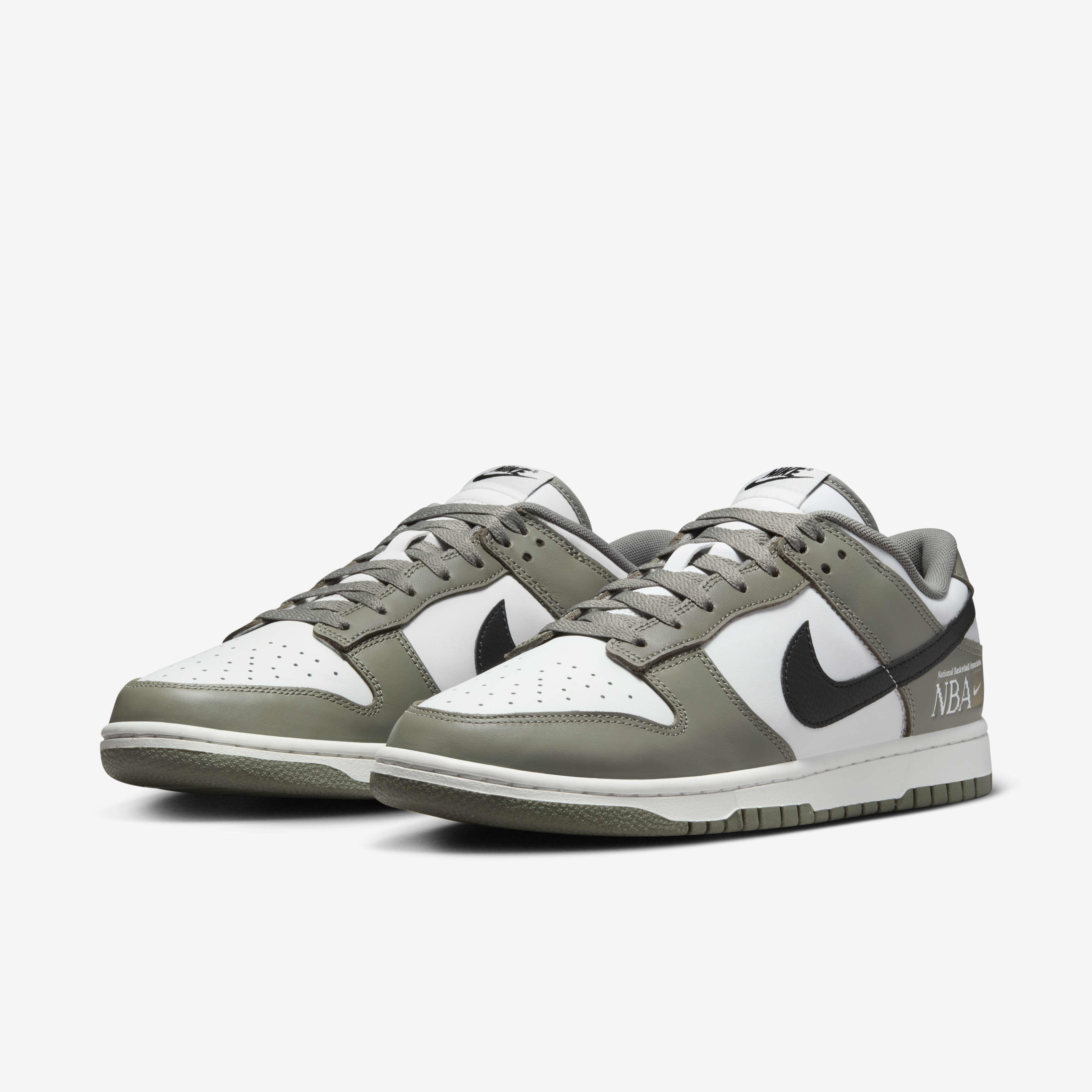 Nike Dunk Low image number 4