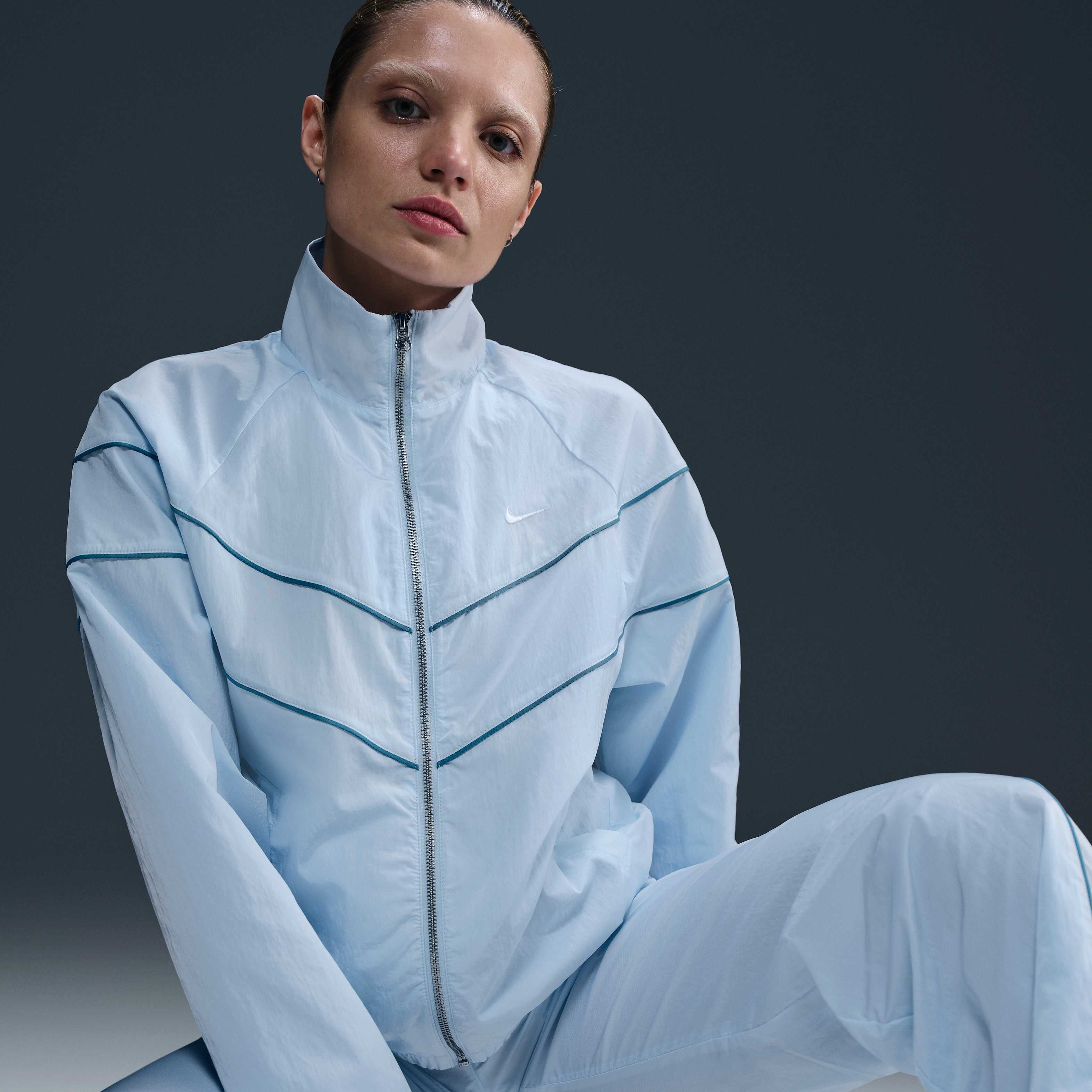 Nike Windrunner image number 2