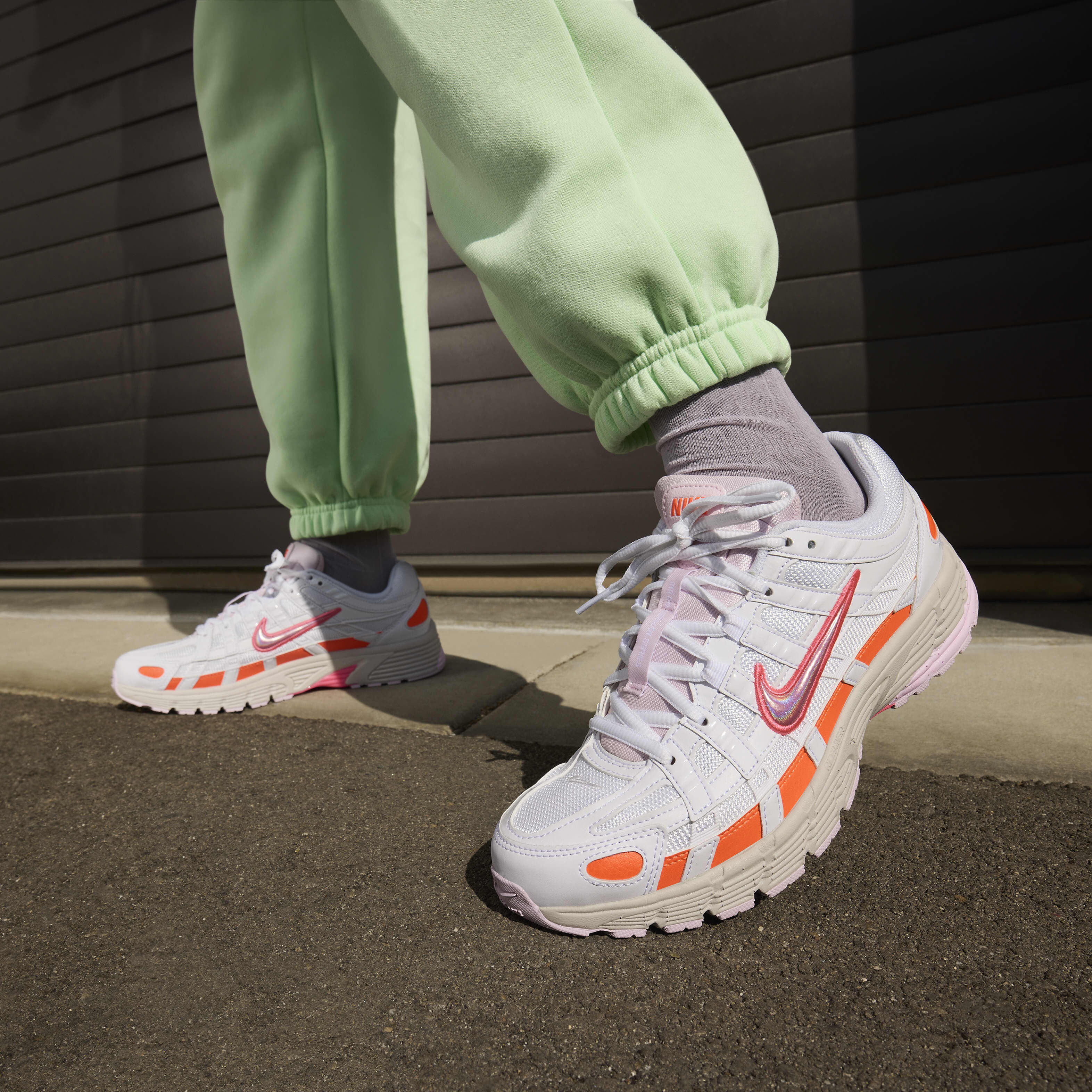 Nike p 6 volt top
