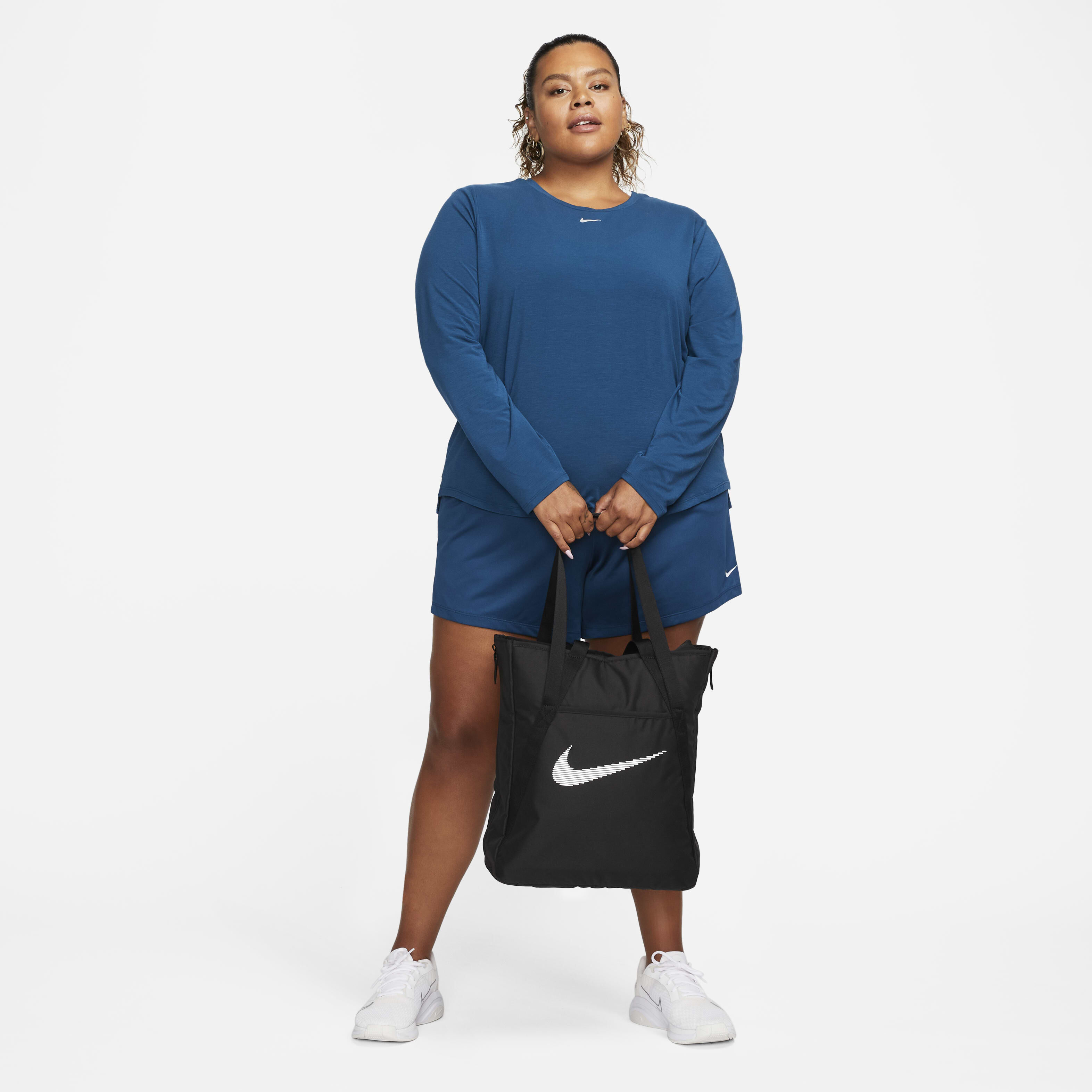 Buy Nike Gym Tote (28L) - Black/Black/White | Nike UAE Official