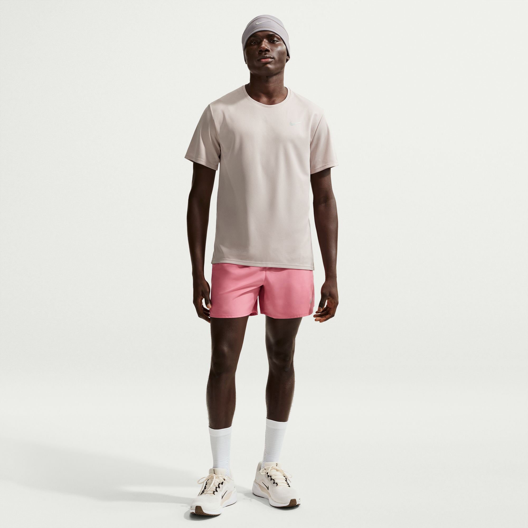 نايكي ميلر image number 0