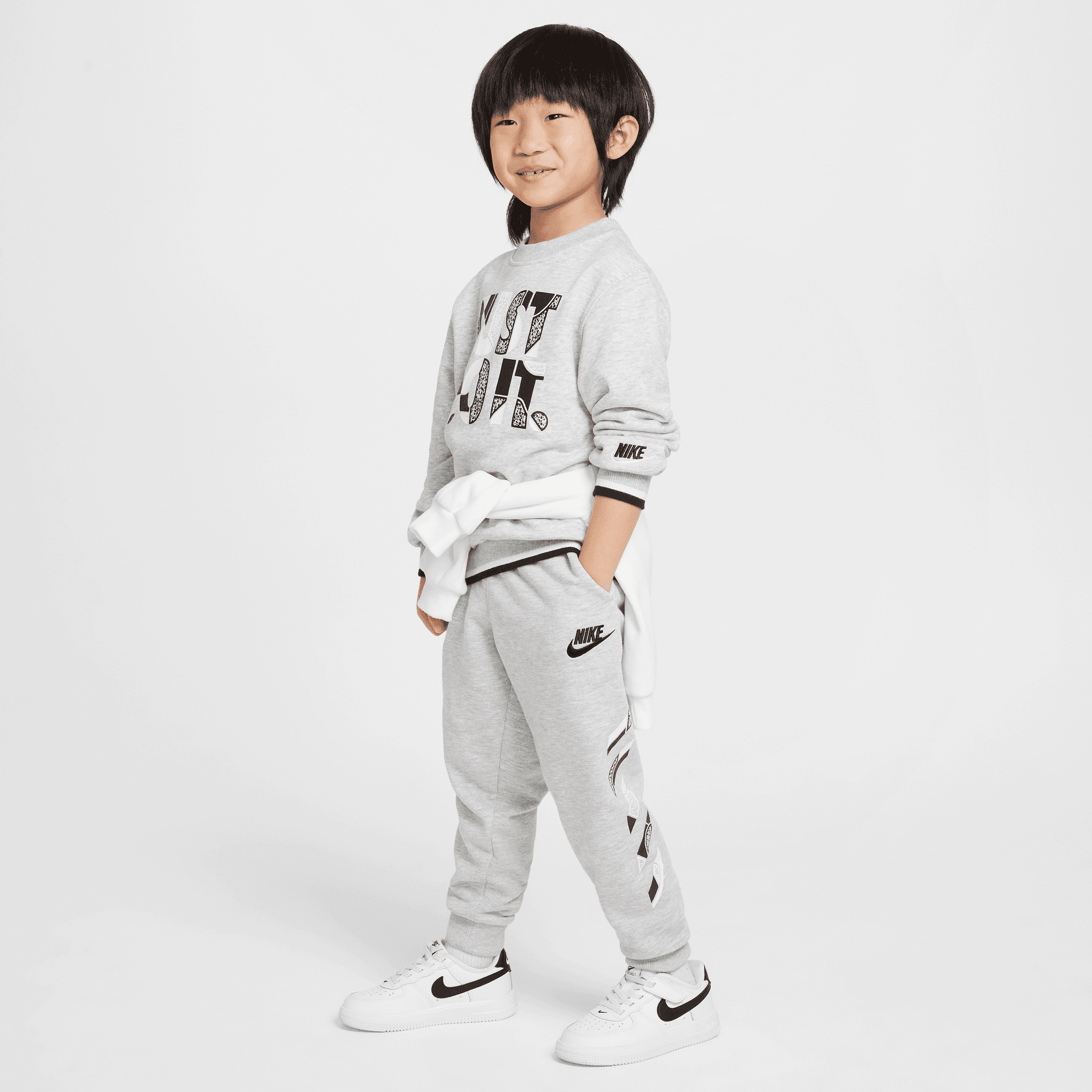 نايكي سبورتوير 'اوتسايد ذا لاينز' image number 3