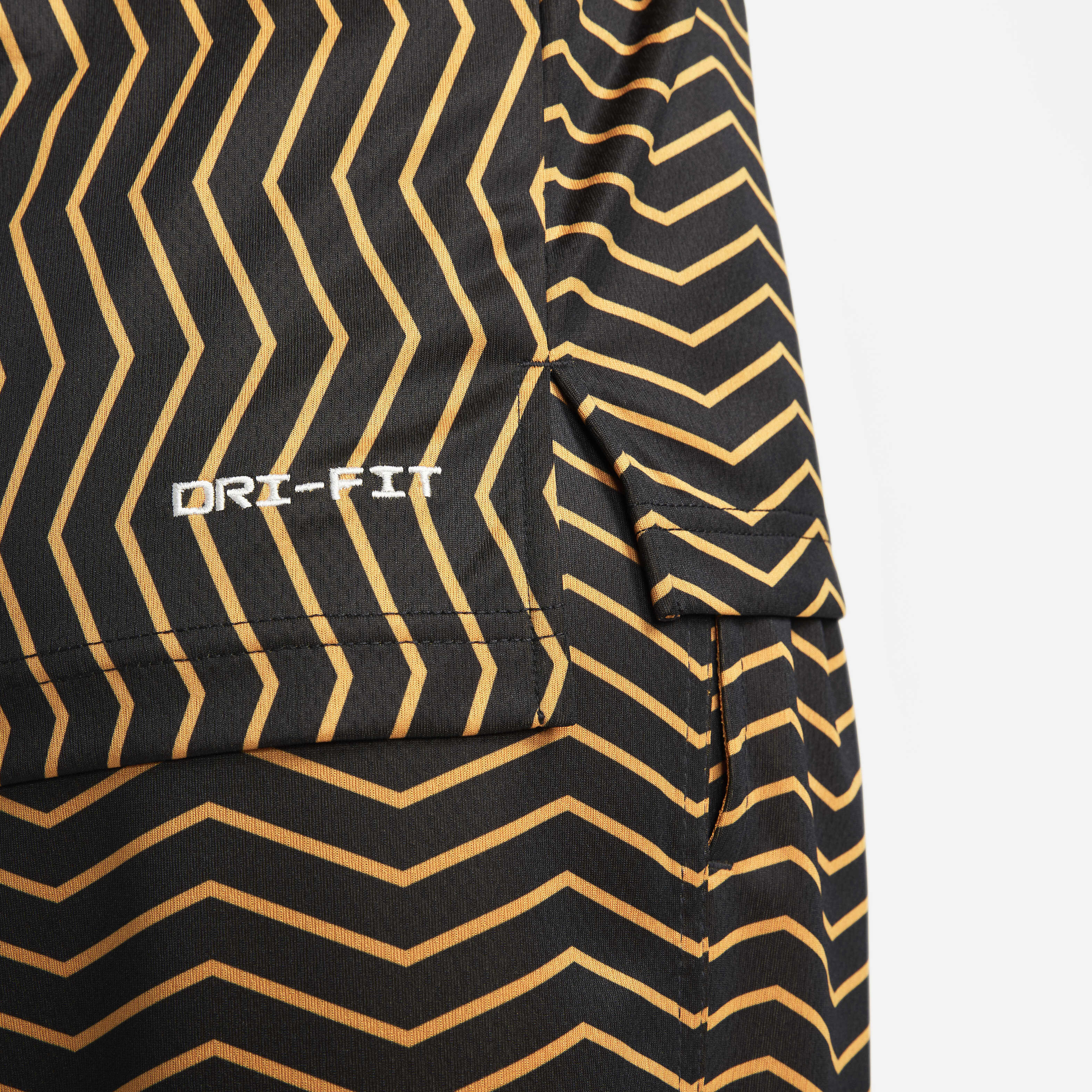 Nike Standard Issue image number 4