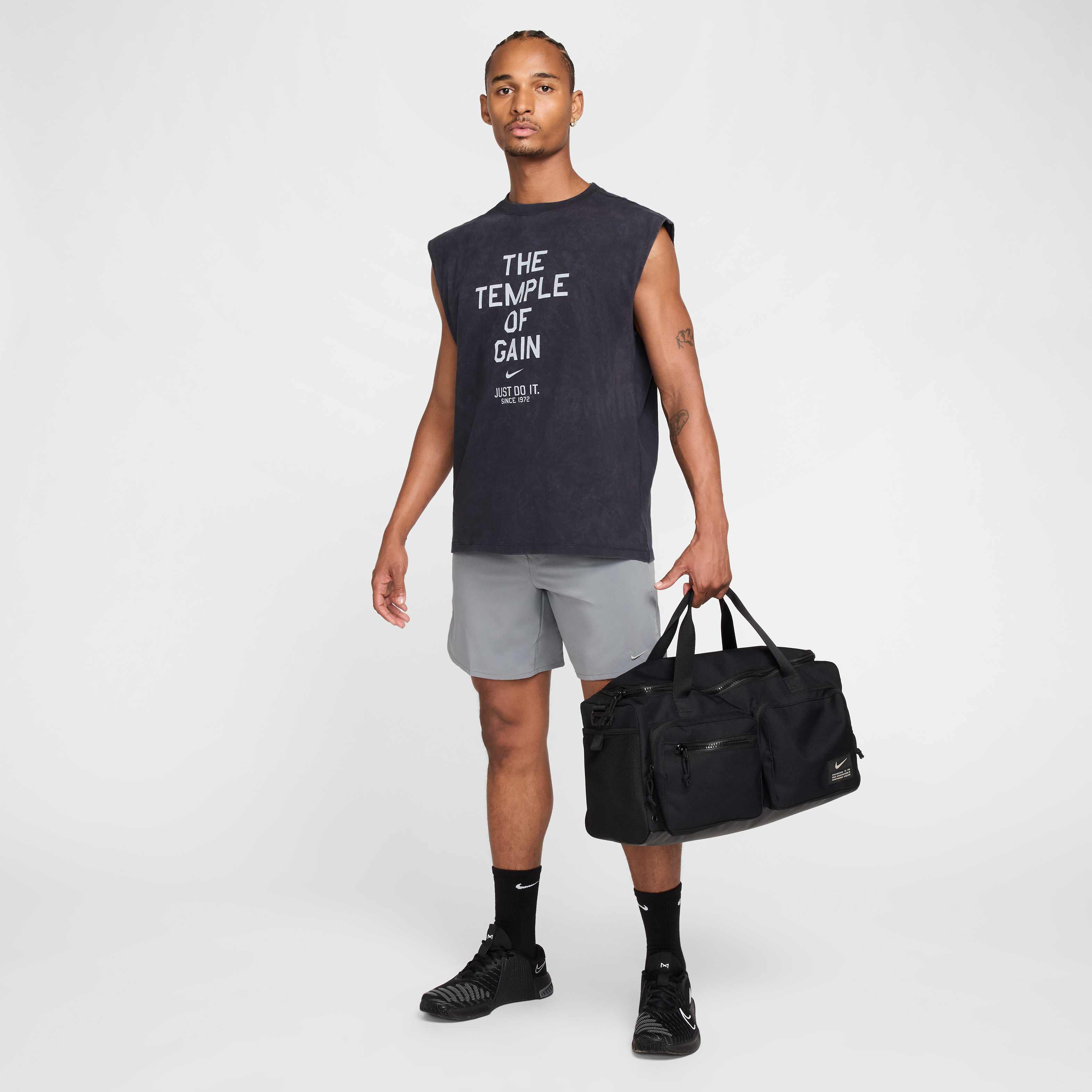 ★Nike★ Men's Sleeveless T-Shirt HJ3688-010 Nike Dri-FIT Legend Men's Sleeveless Fitness T-Shirt. Nike.com