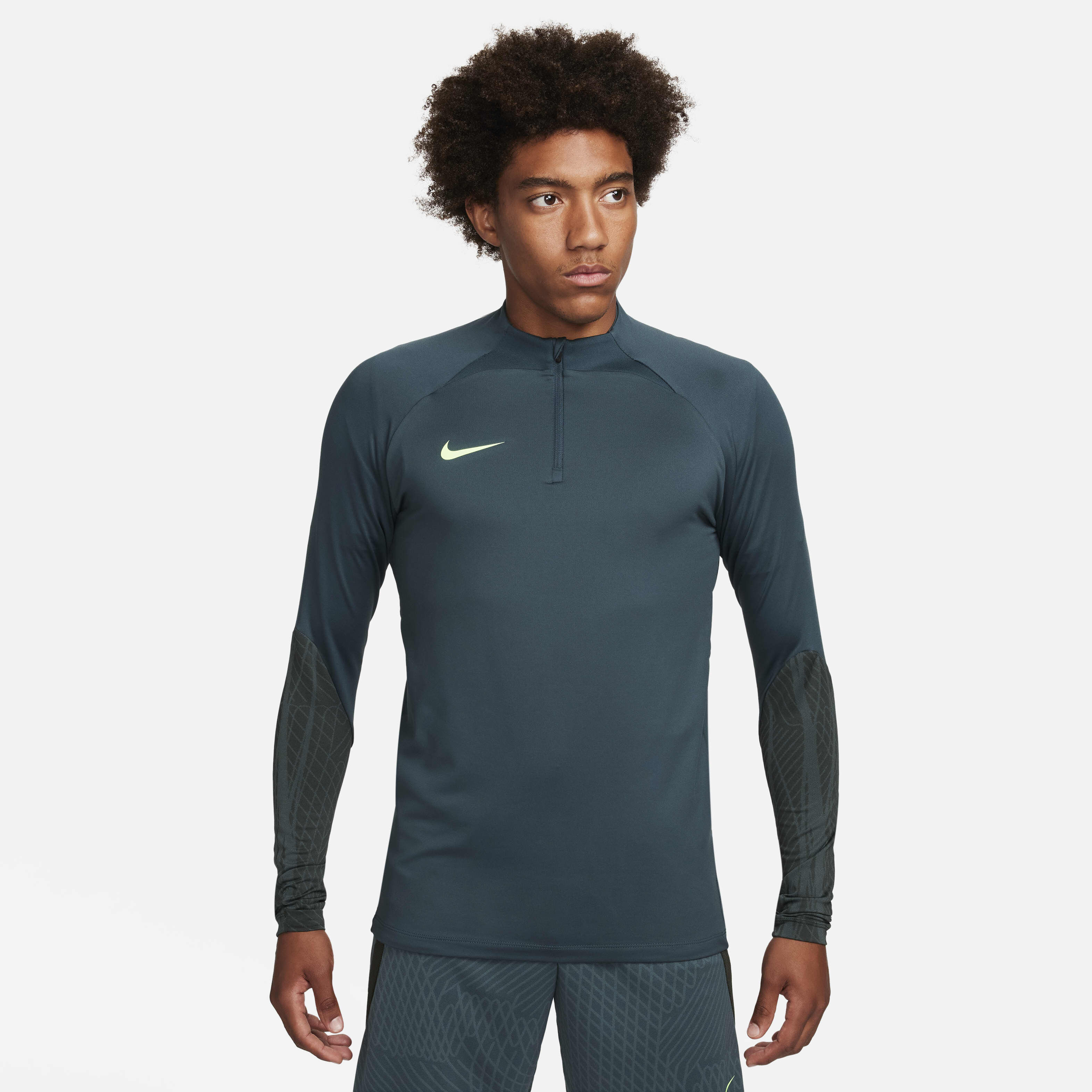 Nike thumbhole t shirt hot sale