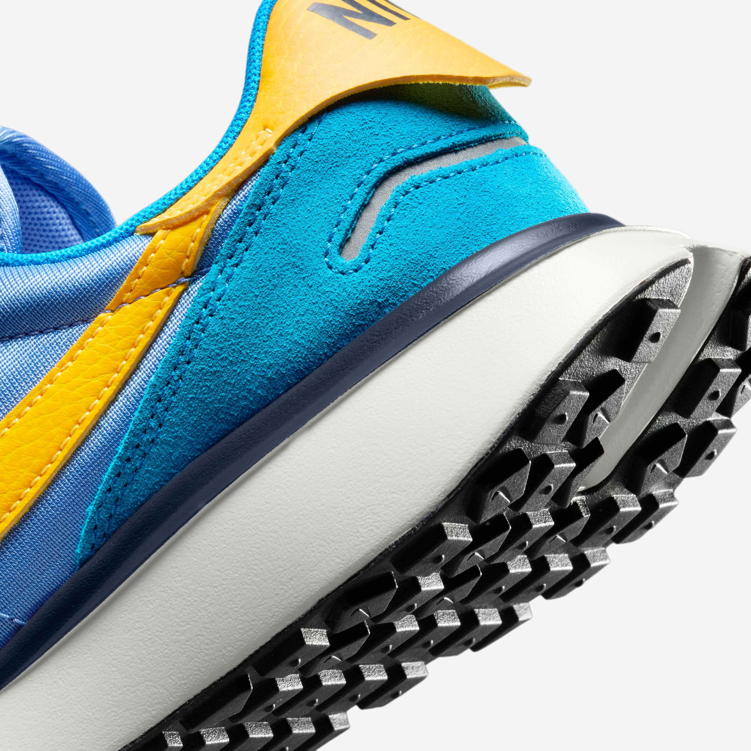 نايكي فينيكس وافل image number 7