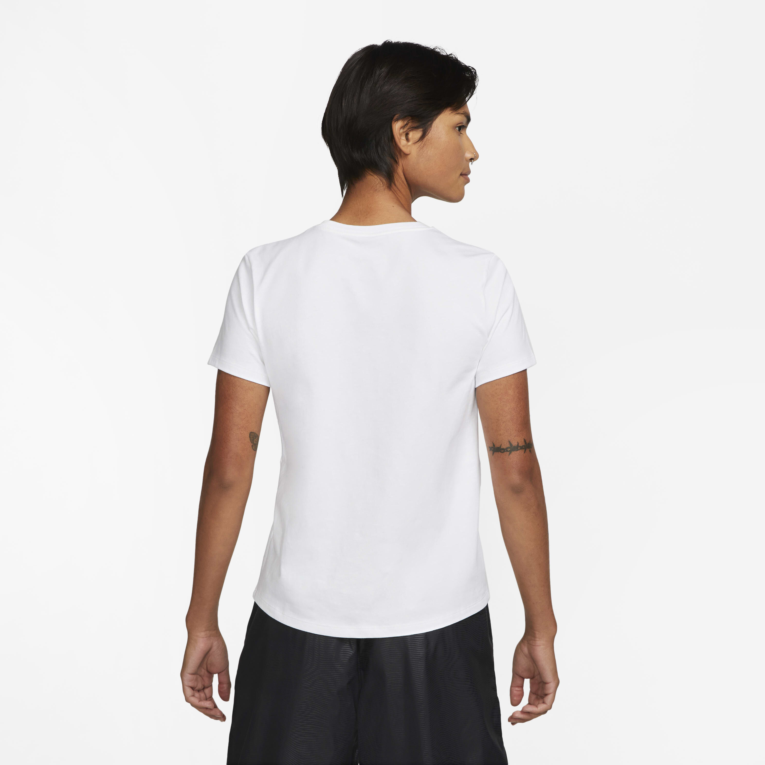 Nike Sportswear Essentials image number 1