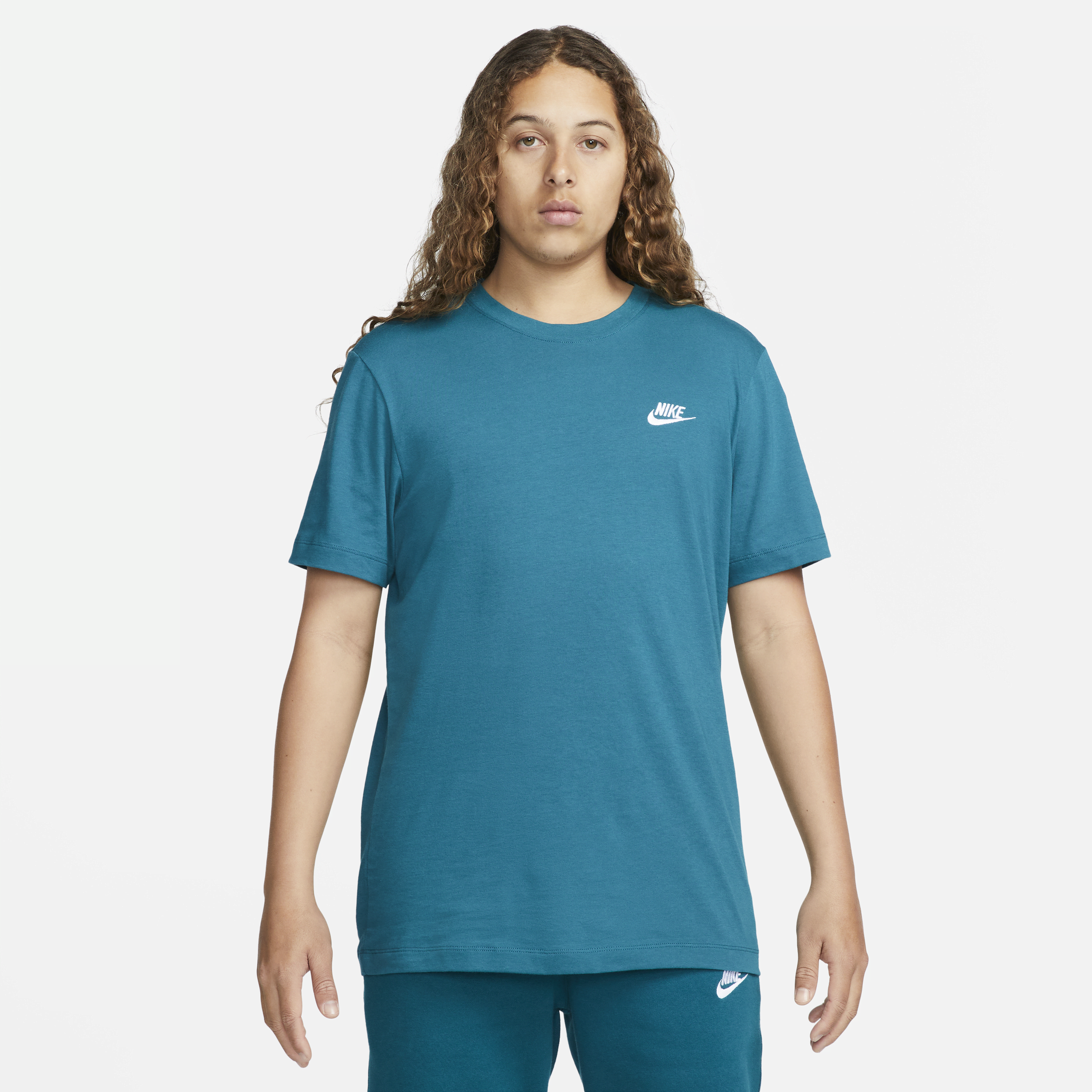 Nike sportswear men's club embroidered futura tee online