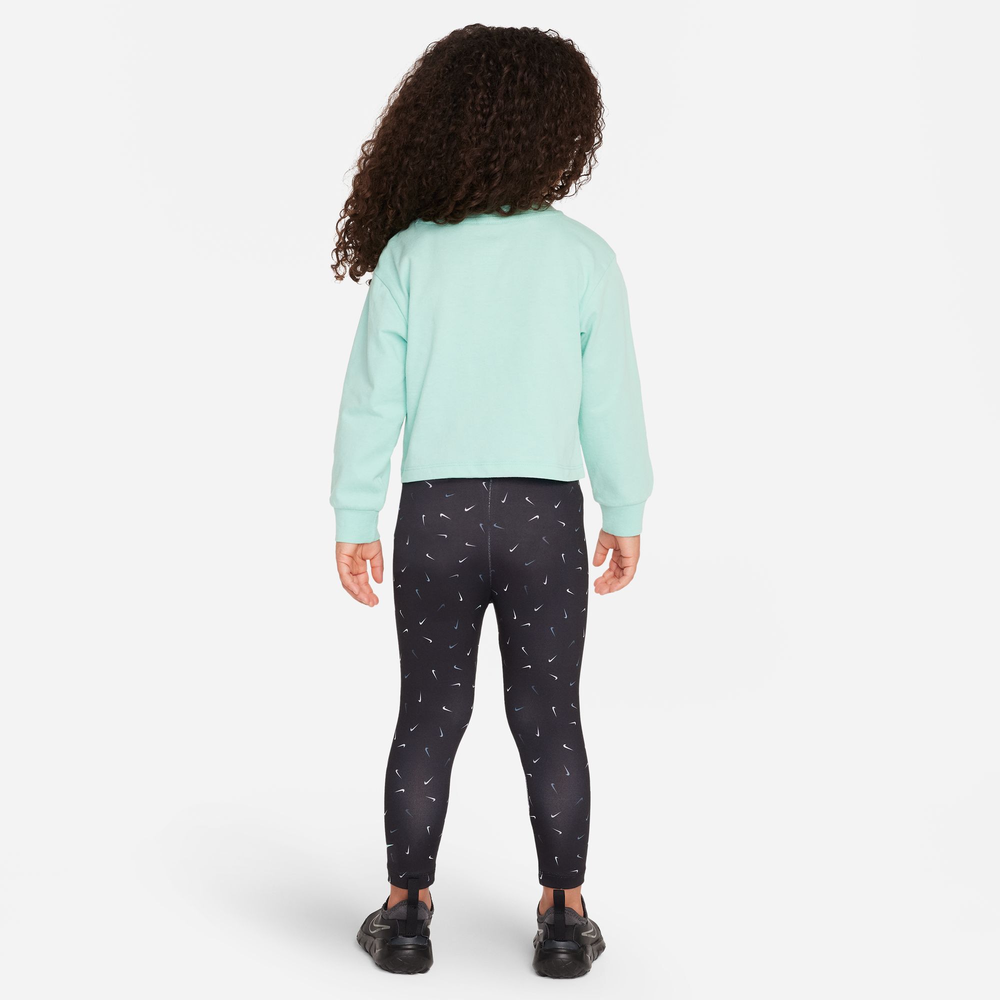 طقم تيشيرت نايكي جرافيك وليقنز برينتد image number 1