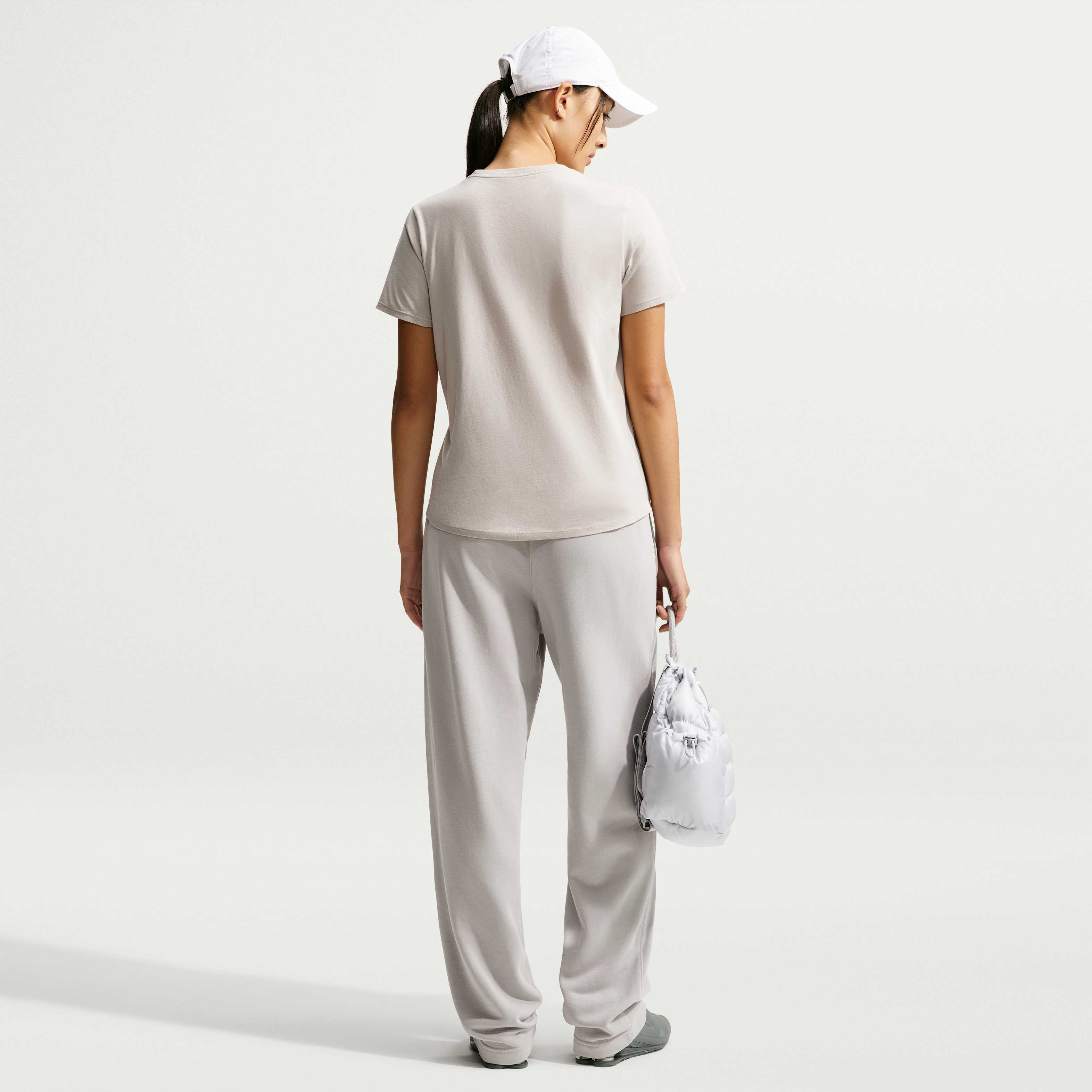 Nike Sportswear Club Essentials image number 4