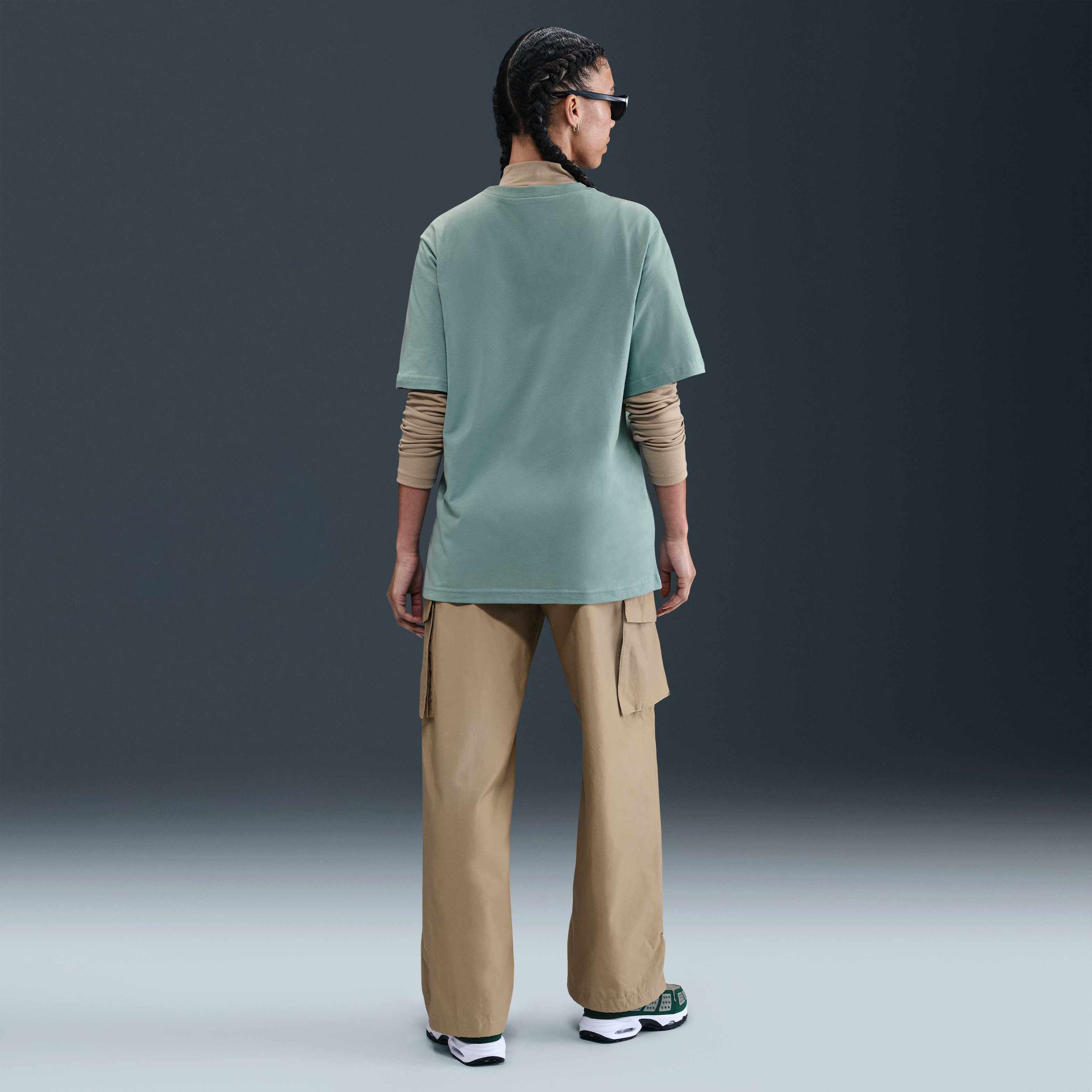 Nike Sportswear Essential image number 4