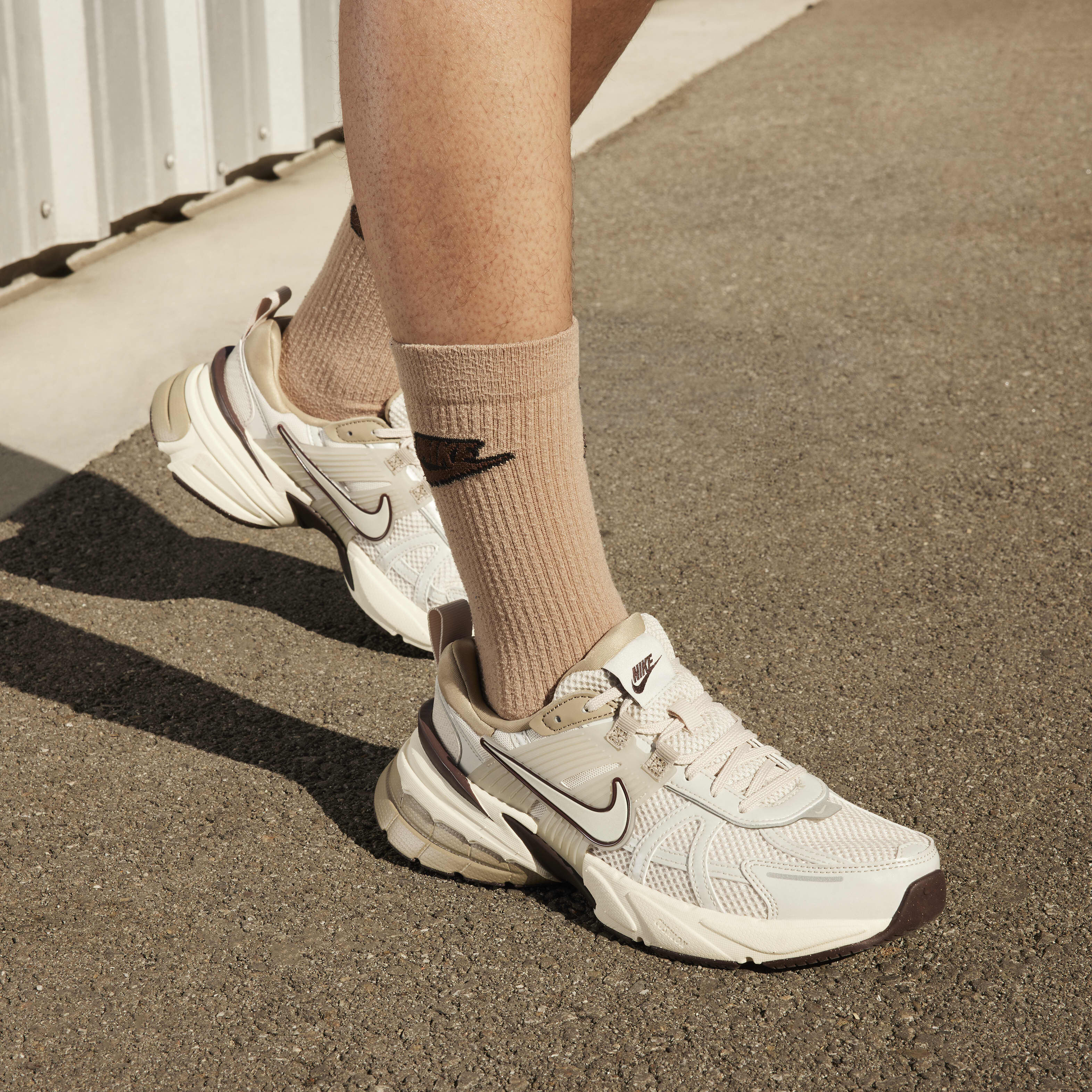 【ナイキ】(W)Nike V2K Run ★Light Orewood Brown Khaki★ Buy Nike V2K Run Women's Shoes - Light Orewood Brown/Khaki