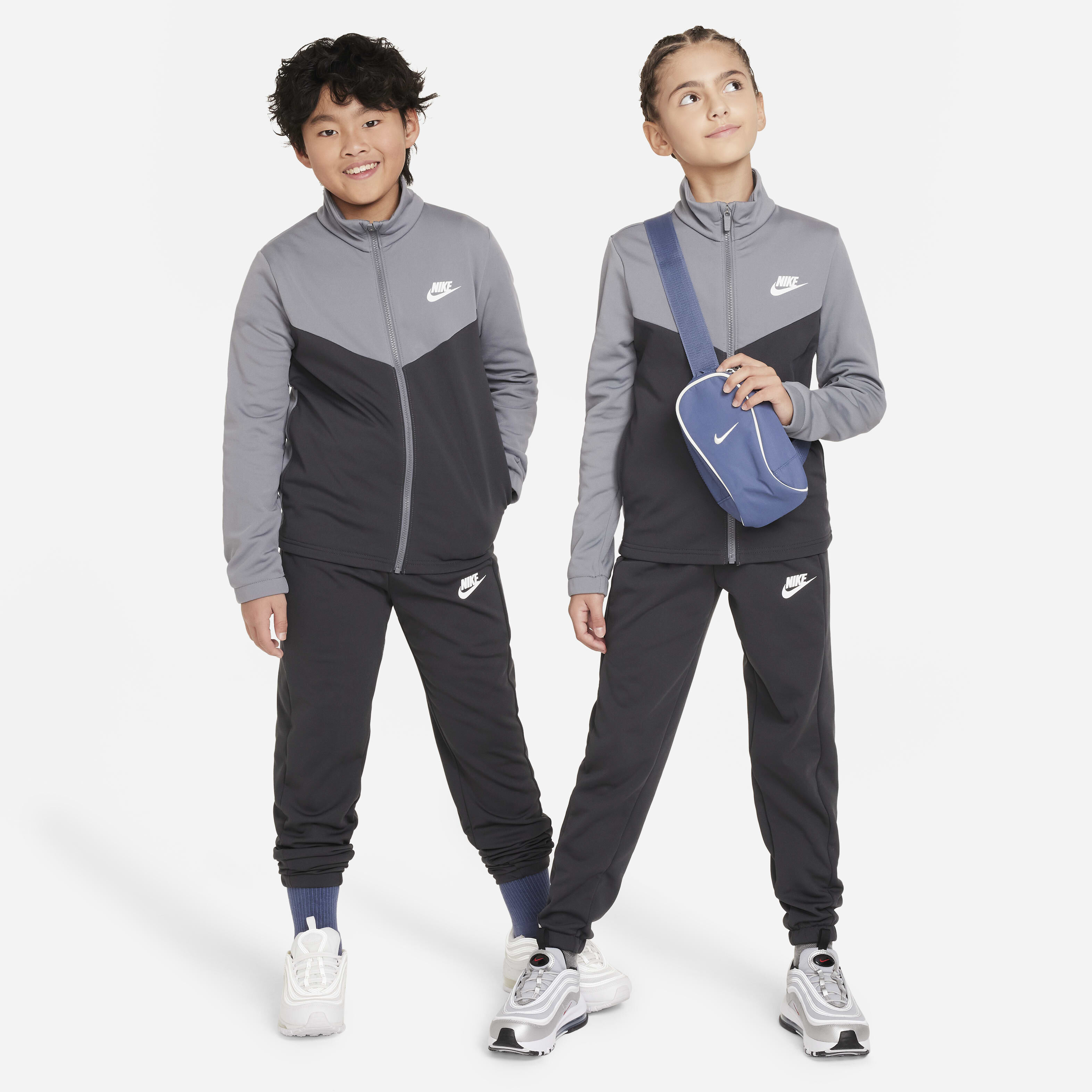 Youth nike jogging suit 2025