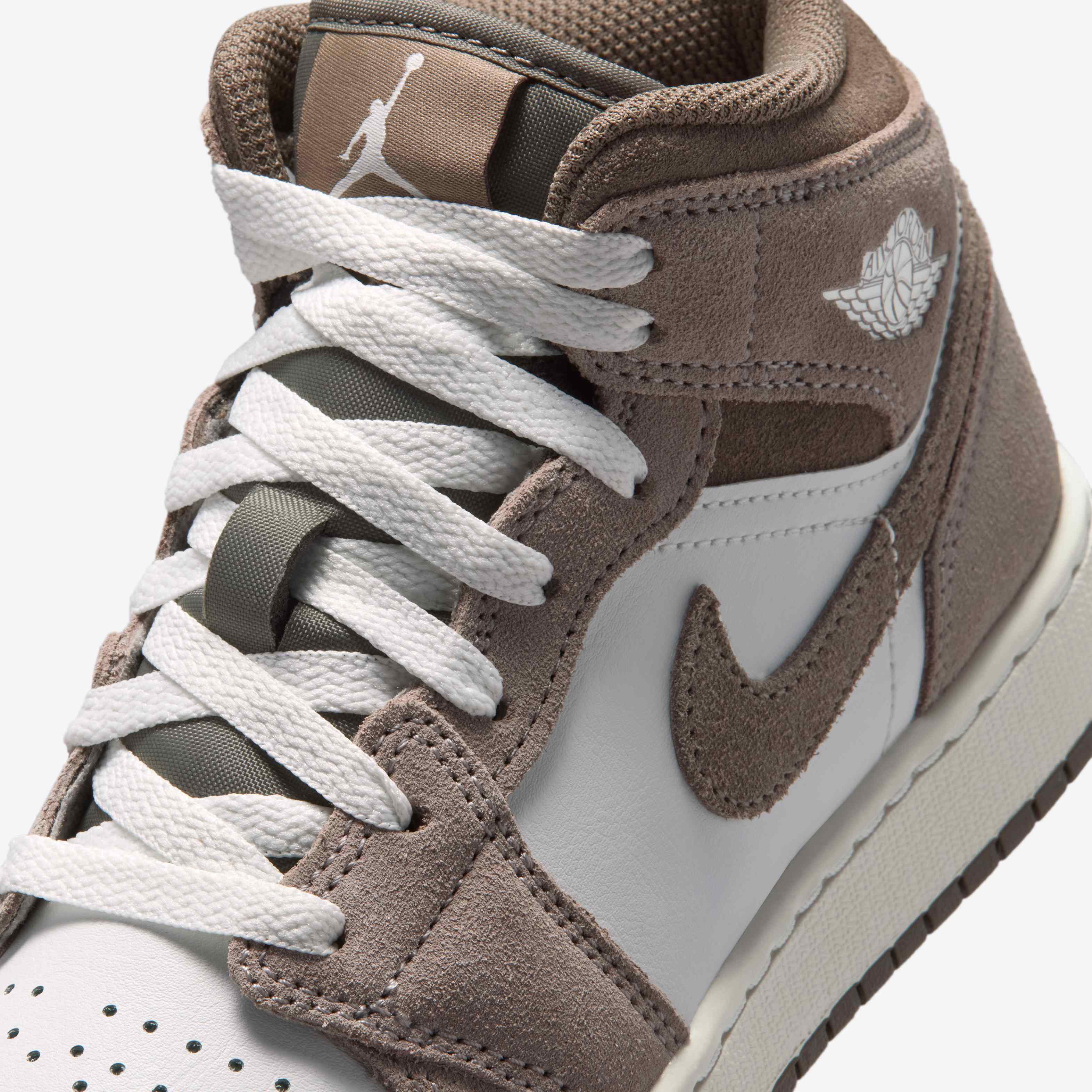 Air Jordan 1 Mid image number 6
