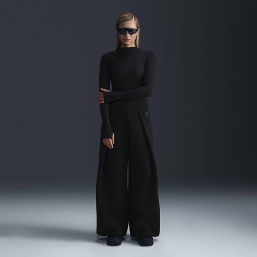 سابرينا لونيسكو-نايكي, نايكي سبورتسوير تك فليس, بنطال بطيات وخصر مرتفع للنساء