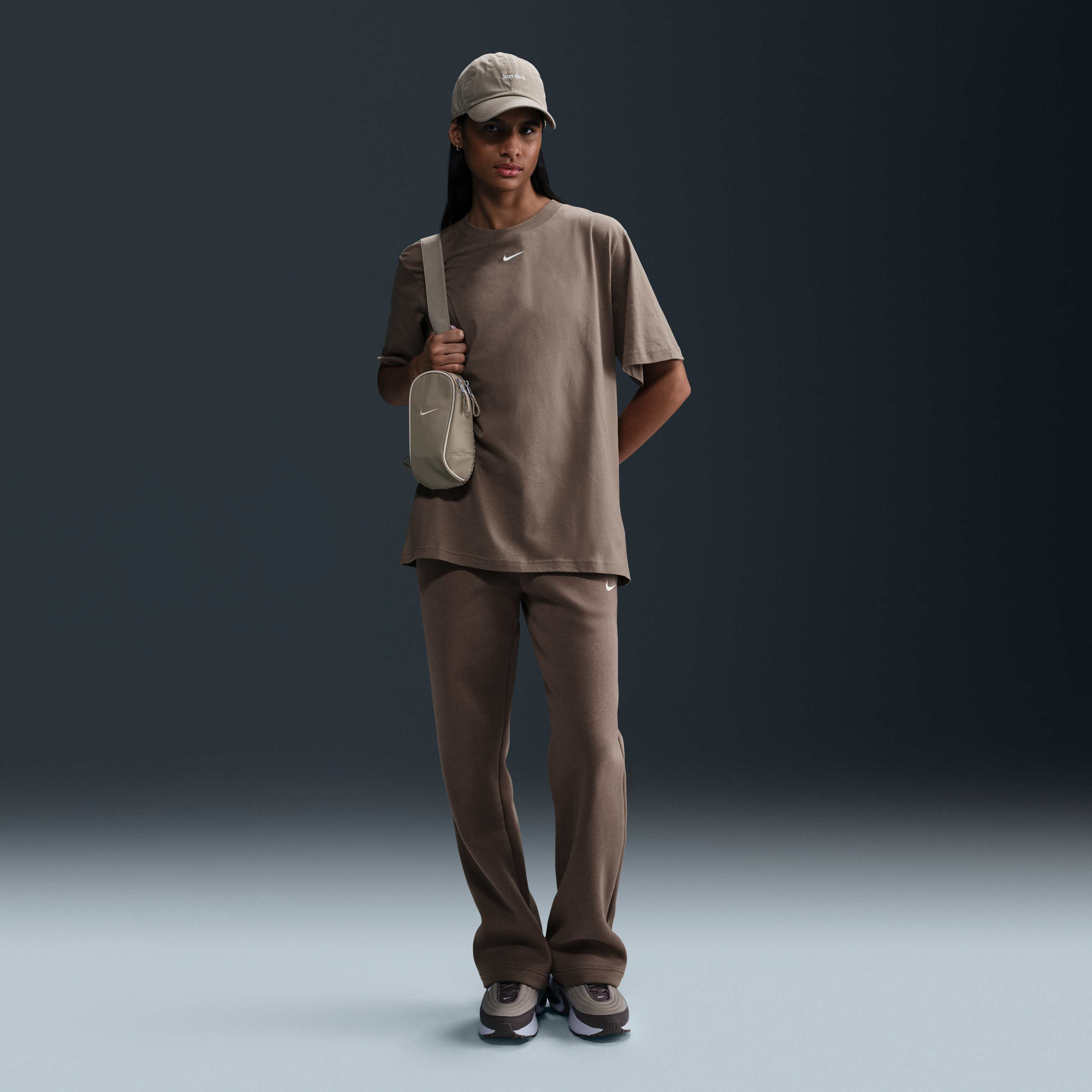 Nike Sportswear Essential image number 3