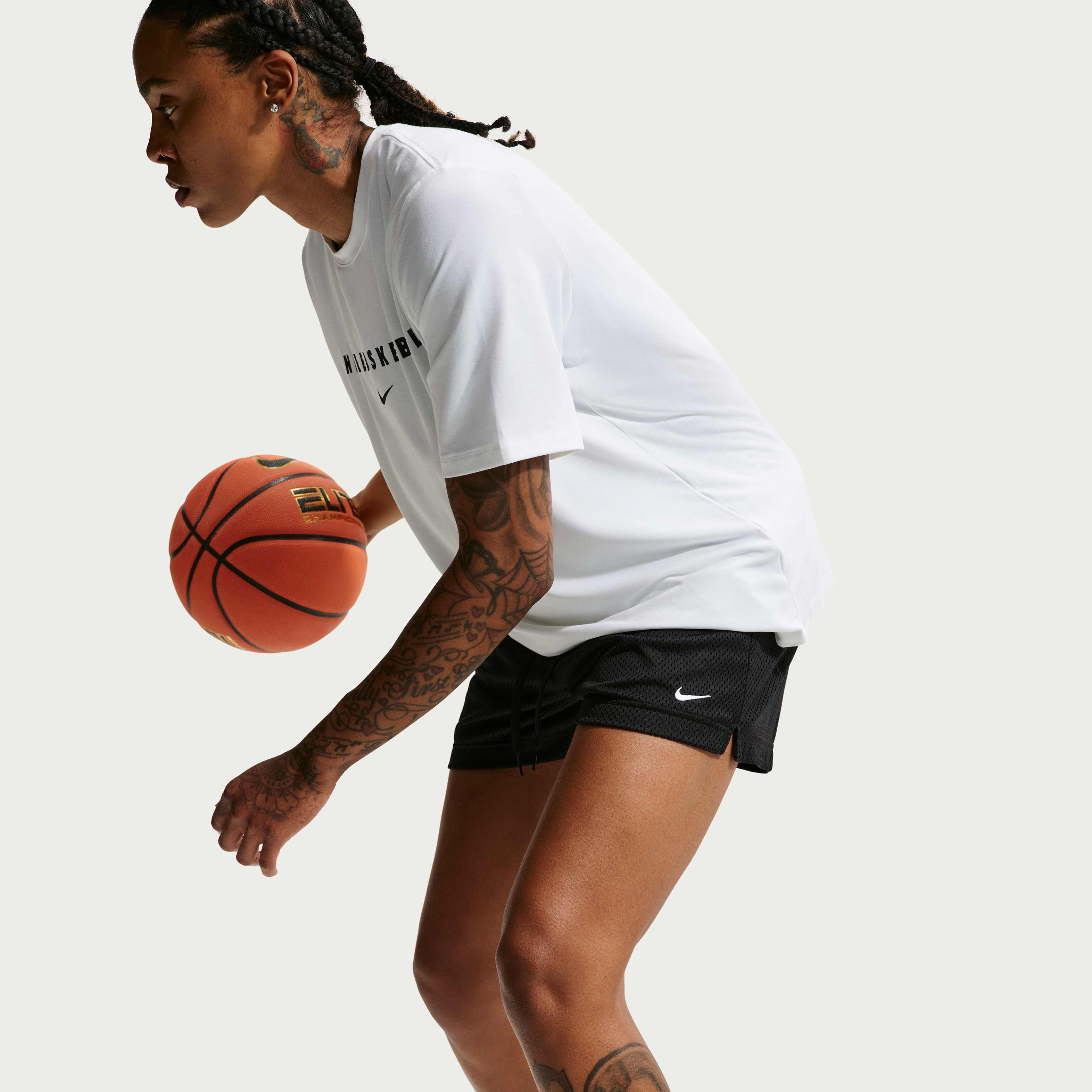 Nike Essential image number 3