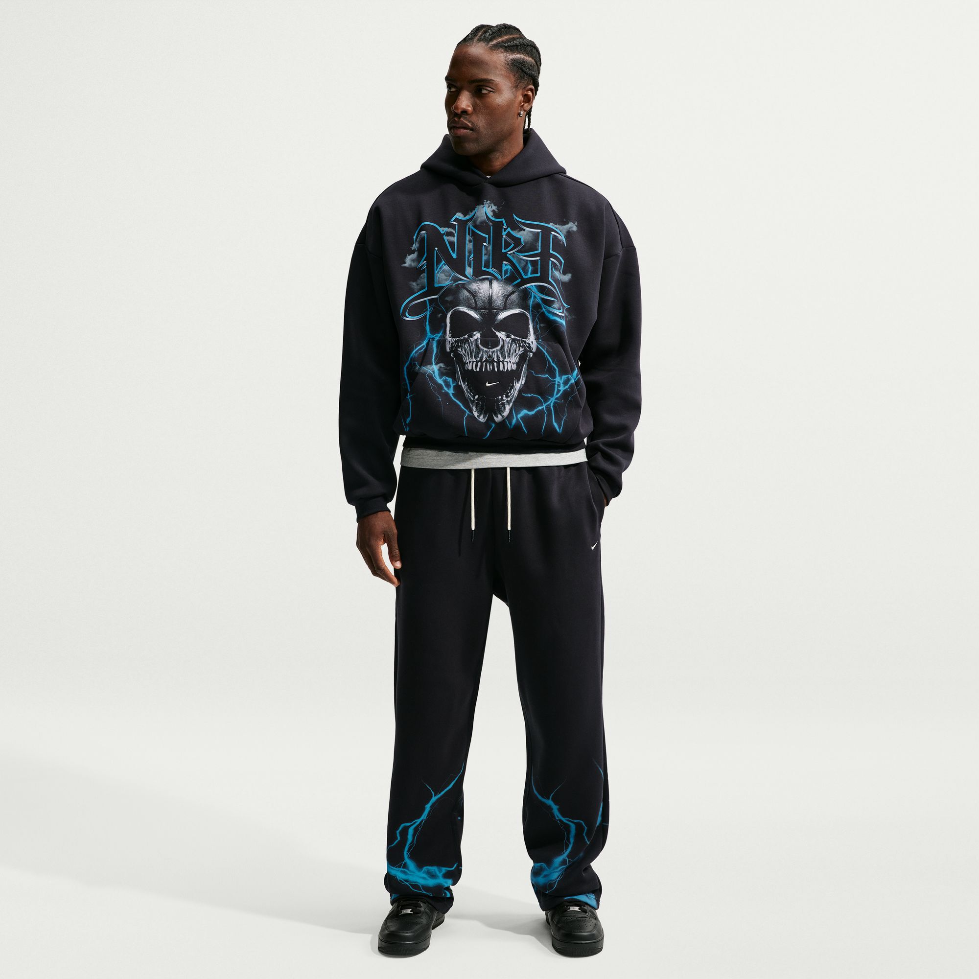 Nike Standard Issue image number 0