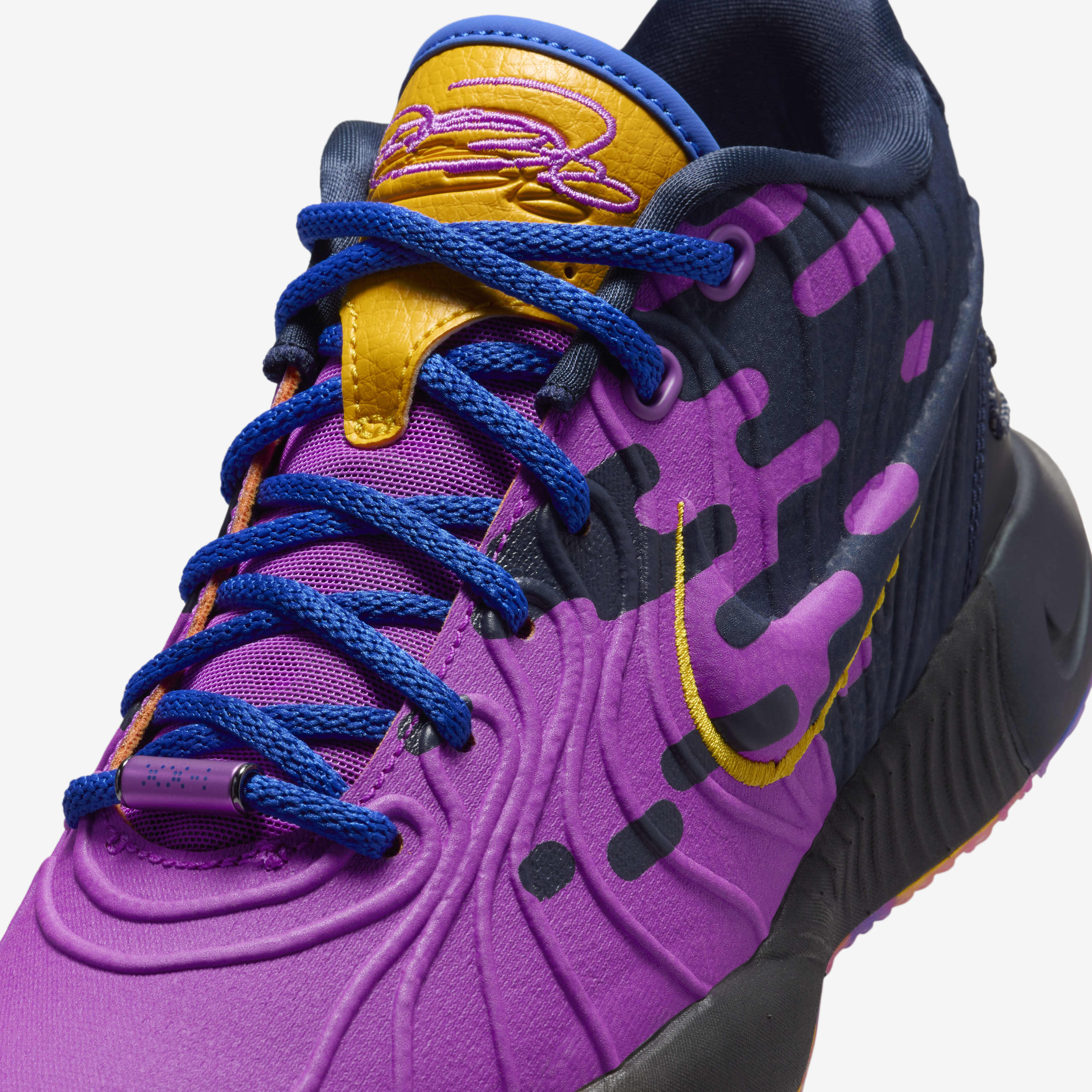 Youth basketball shoes lebron best sale