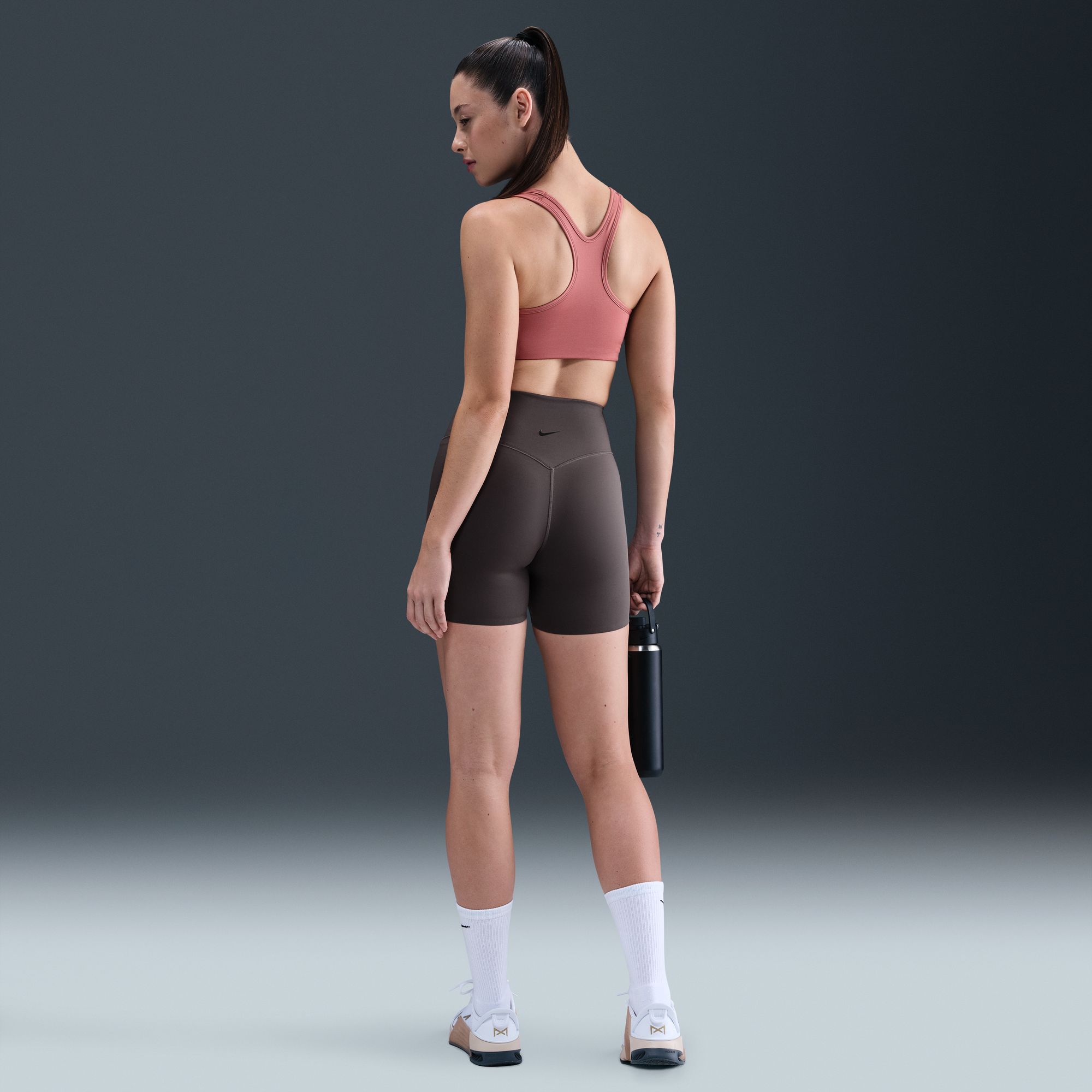 Nike Universa image number 2
