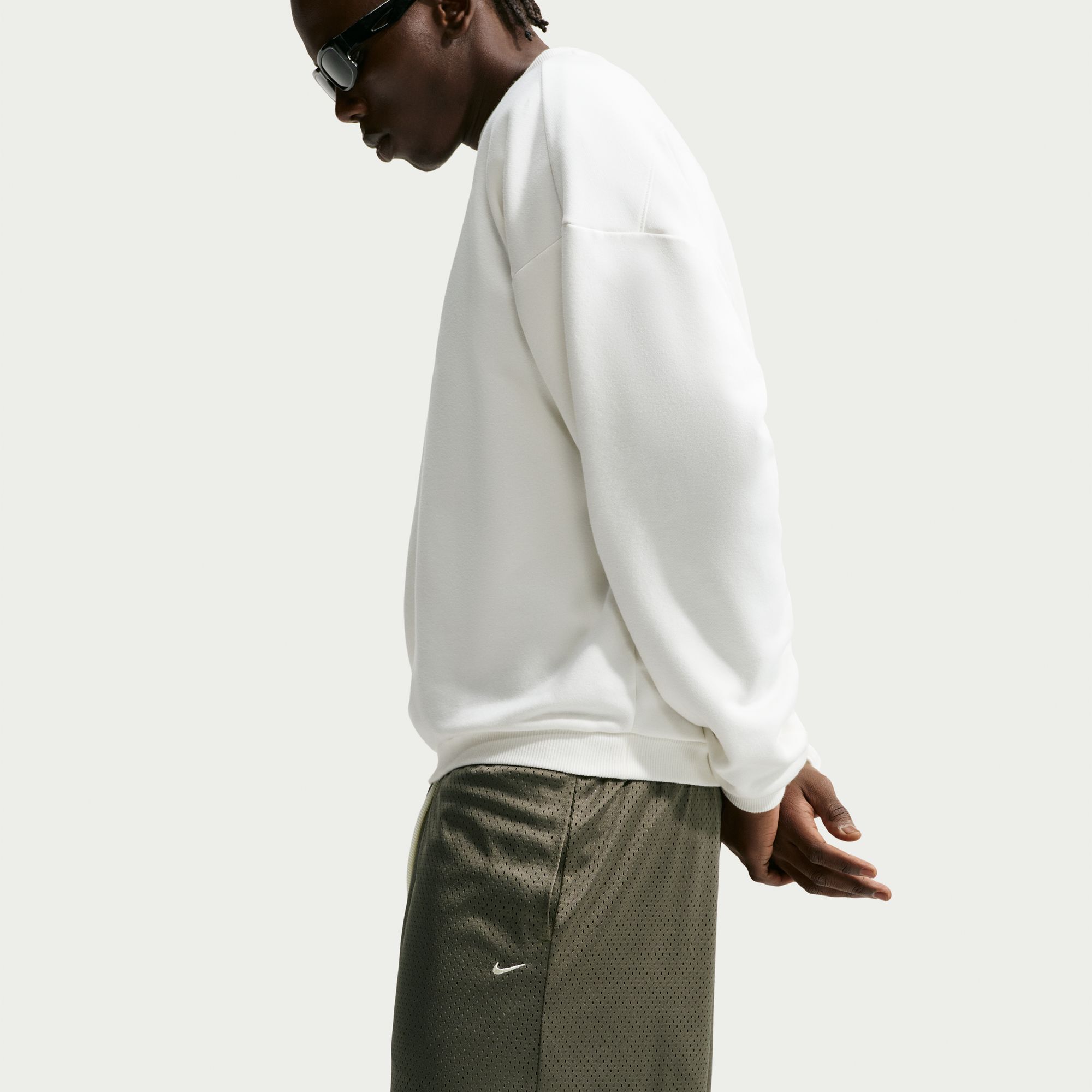 Nike Standard Issue image number 4
