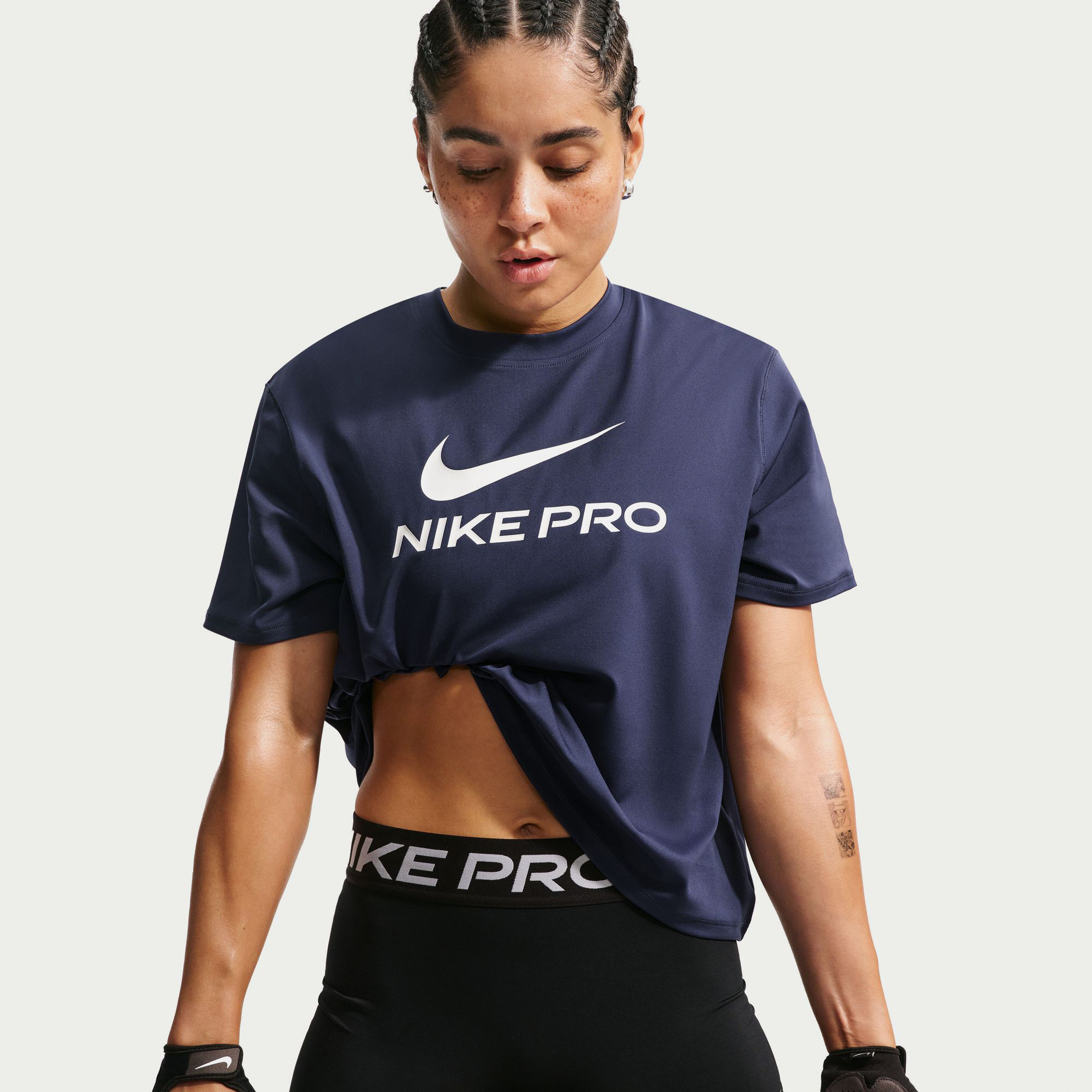 Nike Pro image number 2