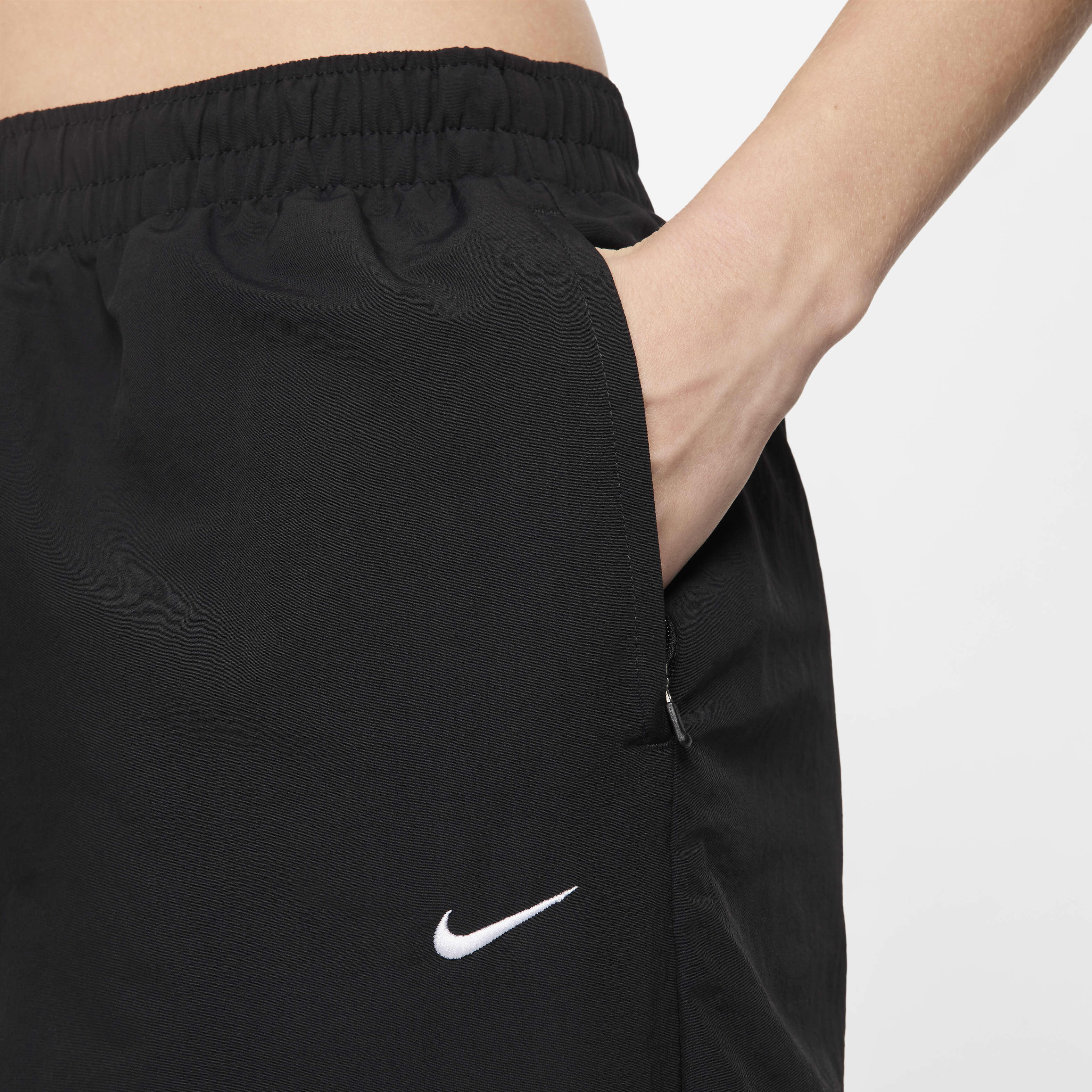 Nike Sportswear Essential image number 2