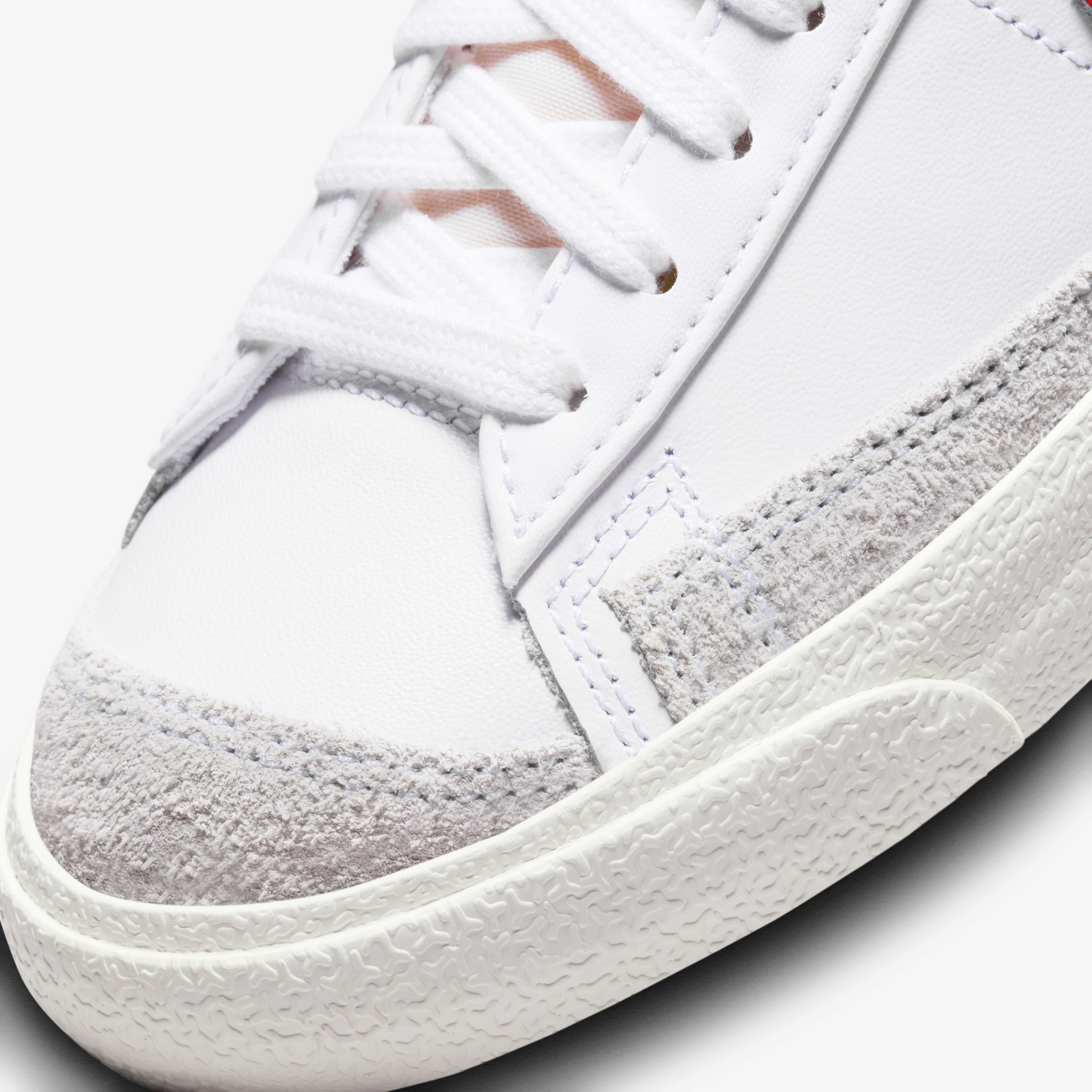 Buy Nike Blazer Mid 77 Women s Shoes Nike UAE Official