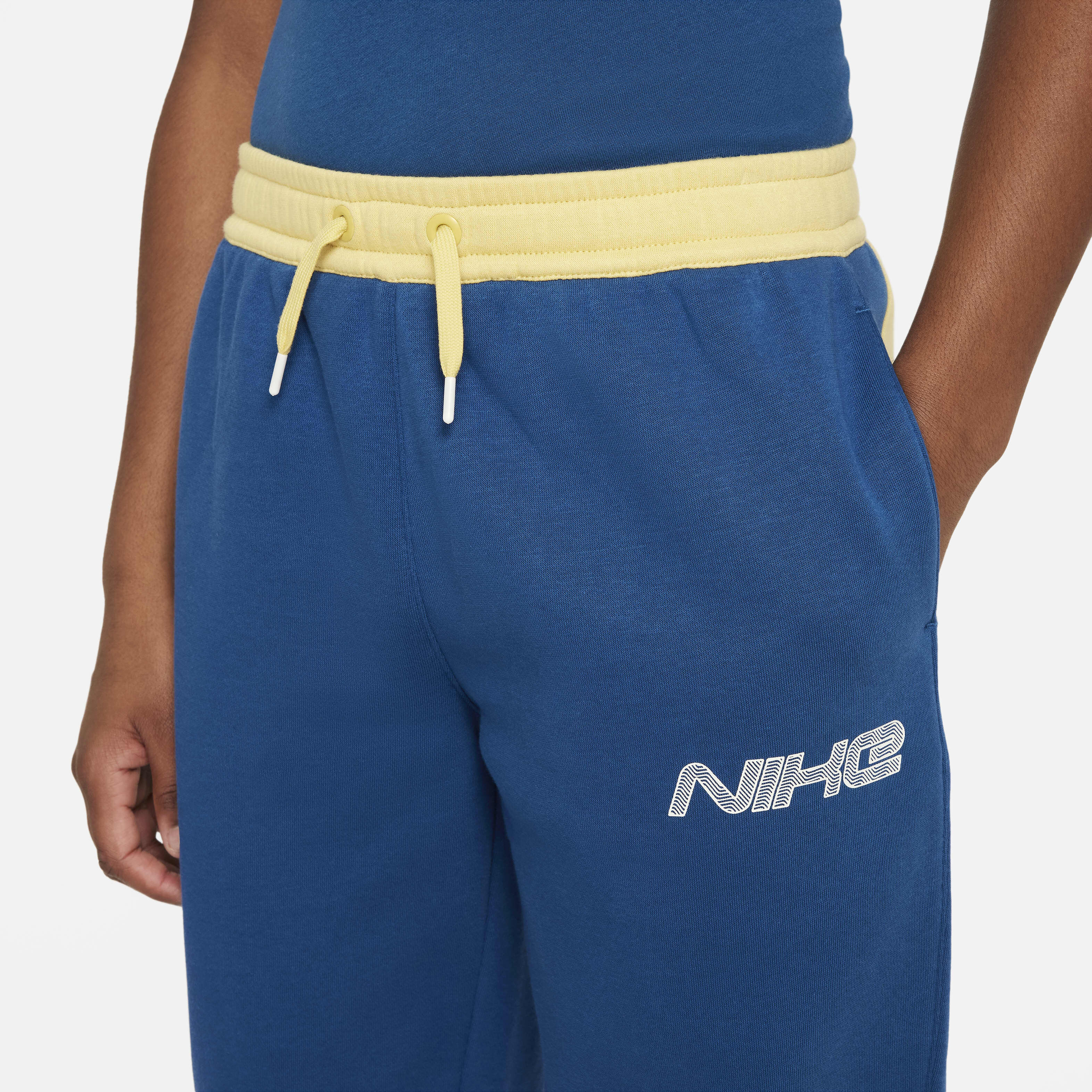 Nike Sportswear Amplify image number 2