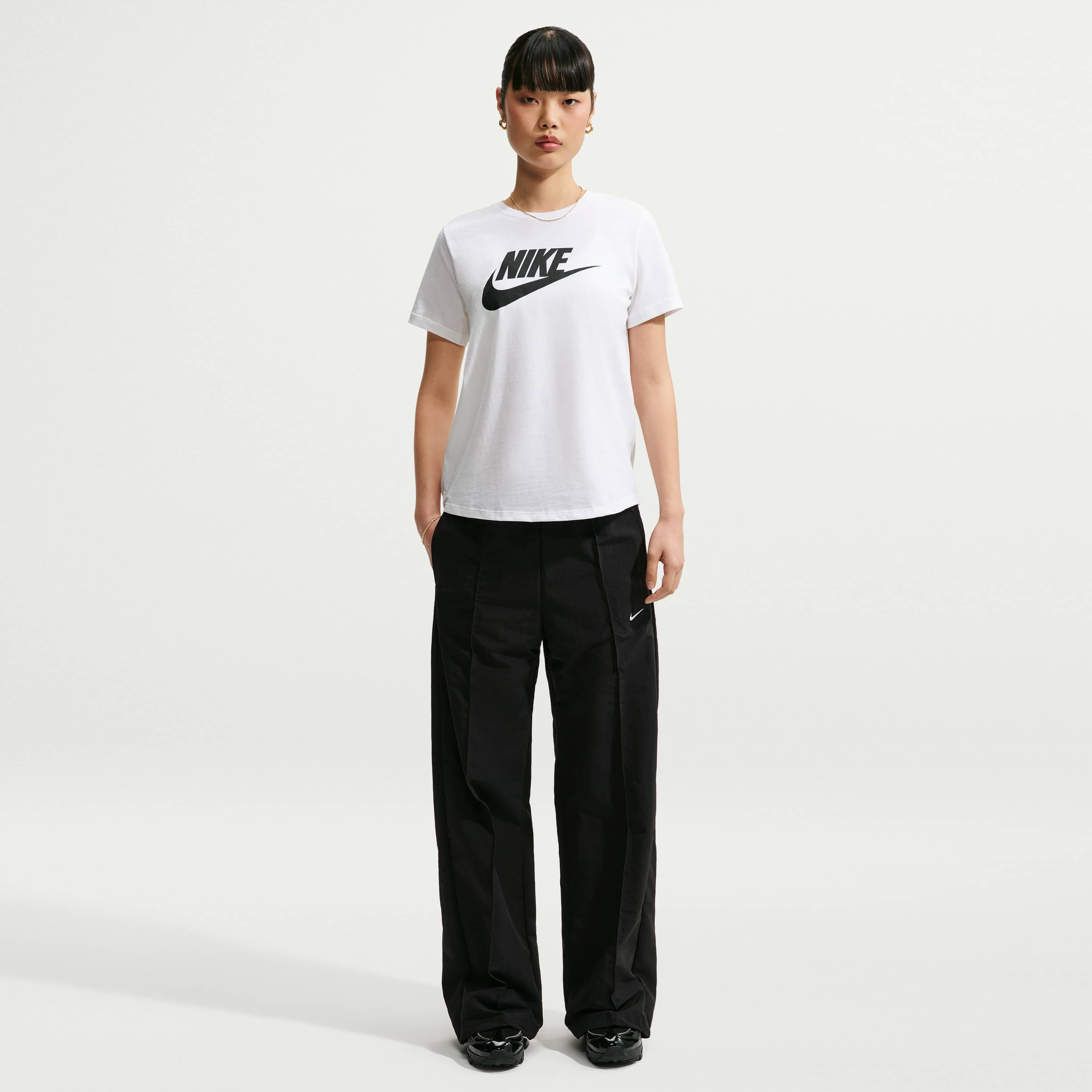Nike Sportswear Essentials image number 3
