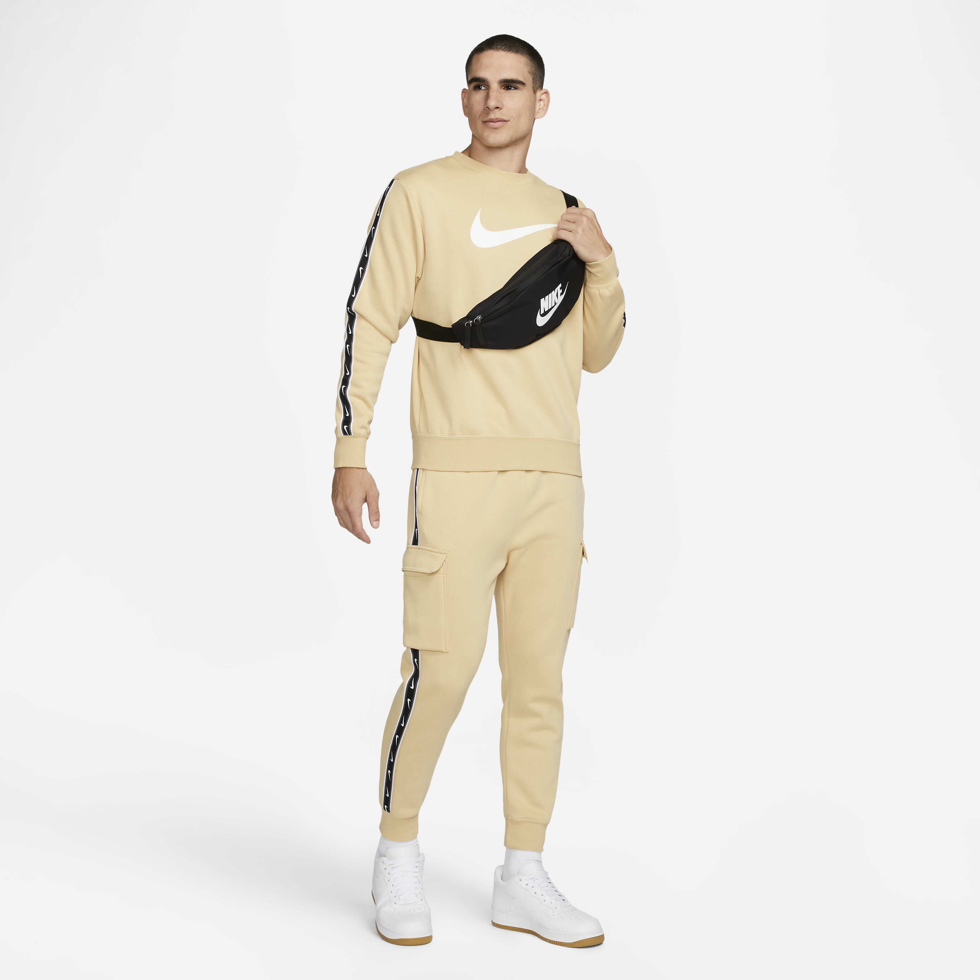 Nike Sportswear Repeat image number 4