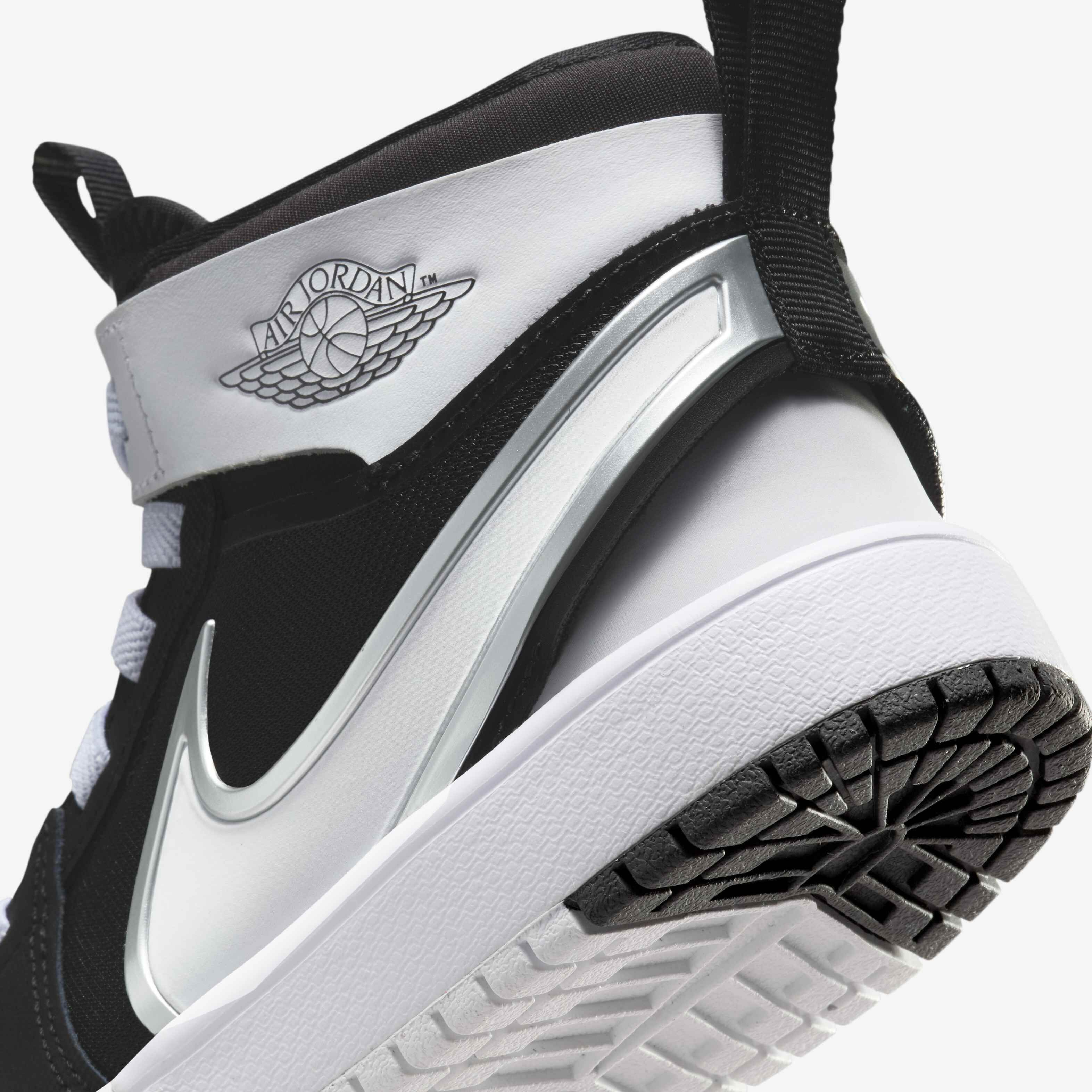 جوردن 1 ميد RM ايزي اون image number 7