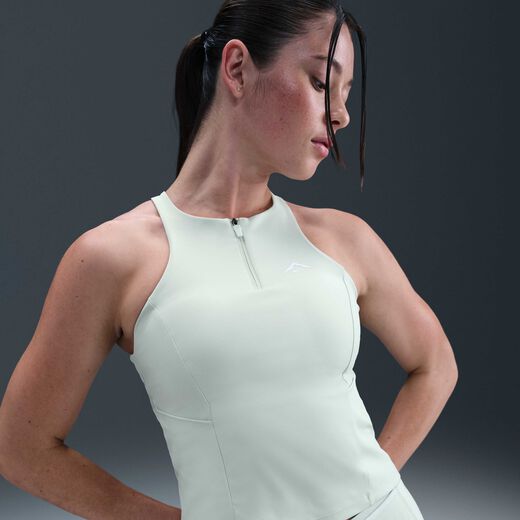 ملابس الجيم وصالات التمرين-نايكي, نايكي تريل, تيشيرت رياضي بلا أكمام ببطانة ودعم خفيف للنساء