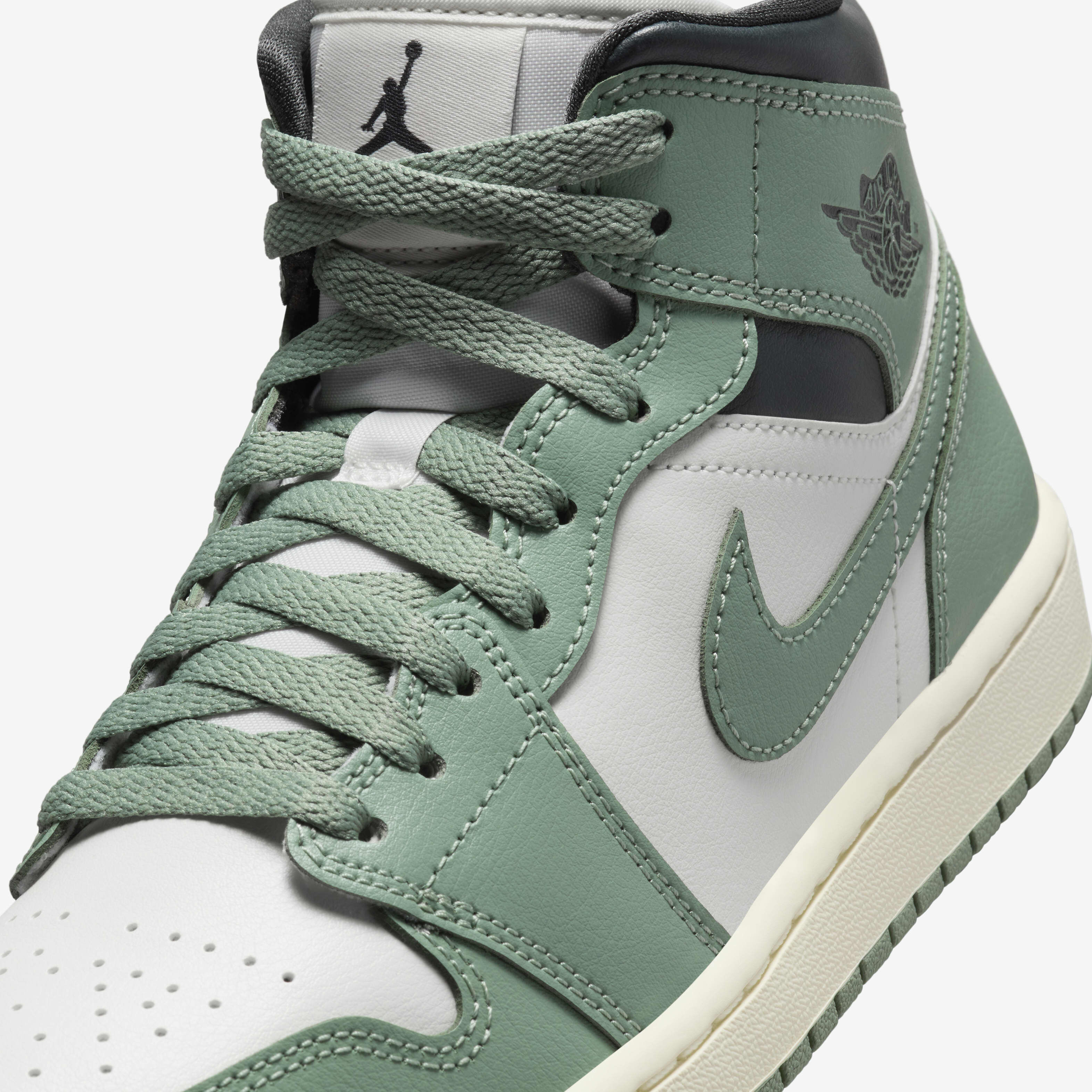 Air Jordan 1 Mid image number 6