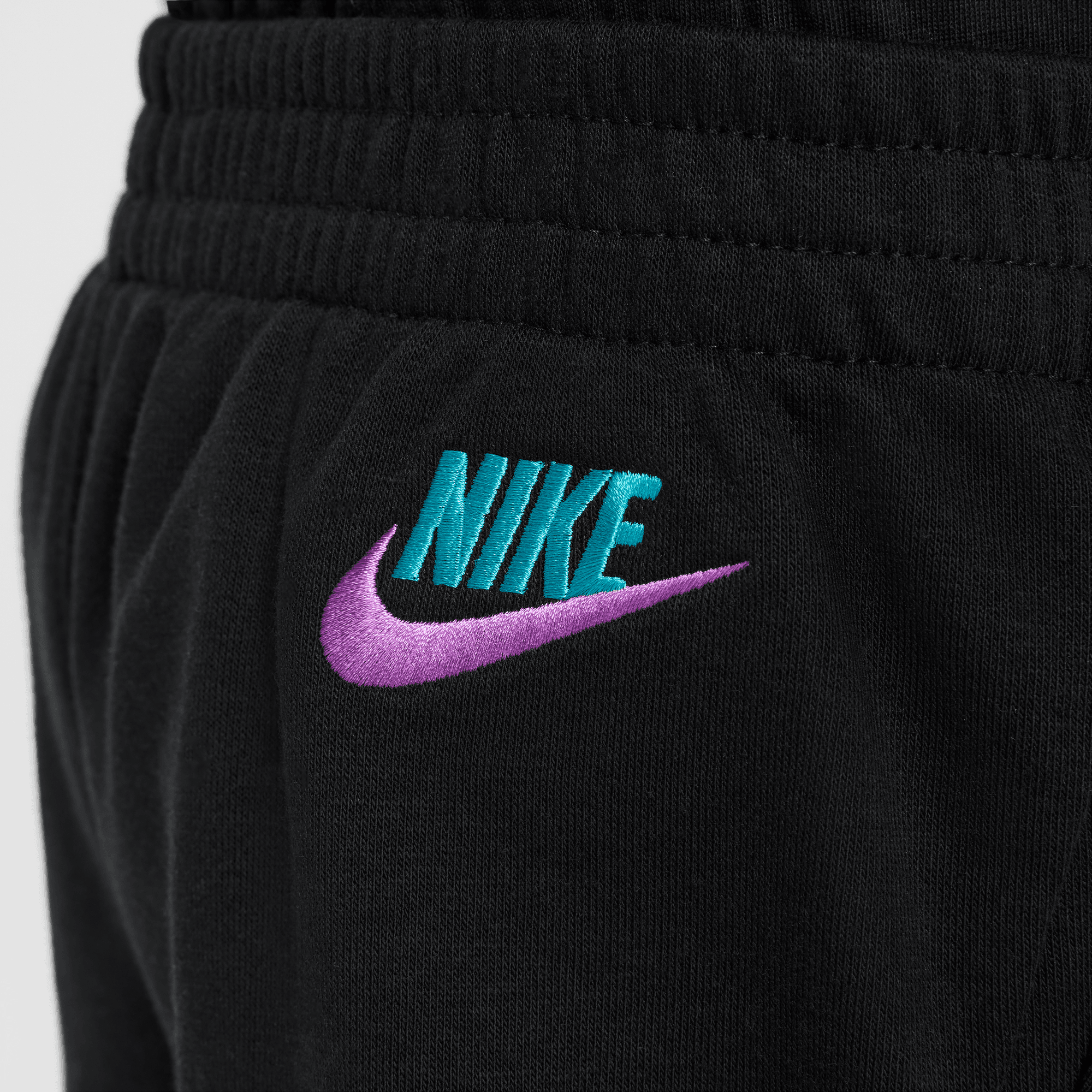 Nike Sportswear "Outside the Lines" image number 5