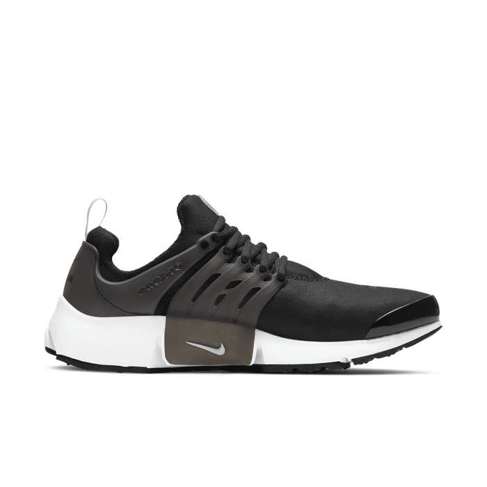 Basic black and white top nikes