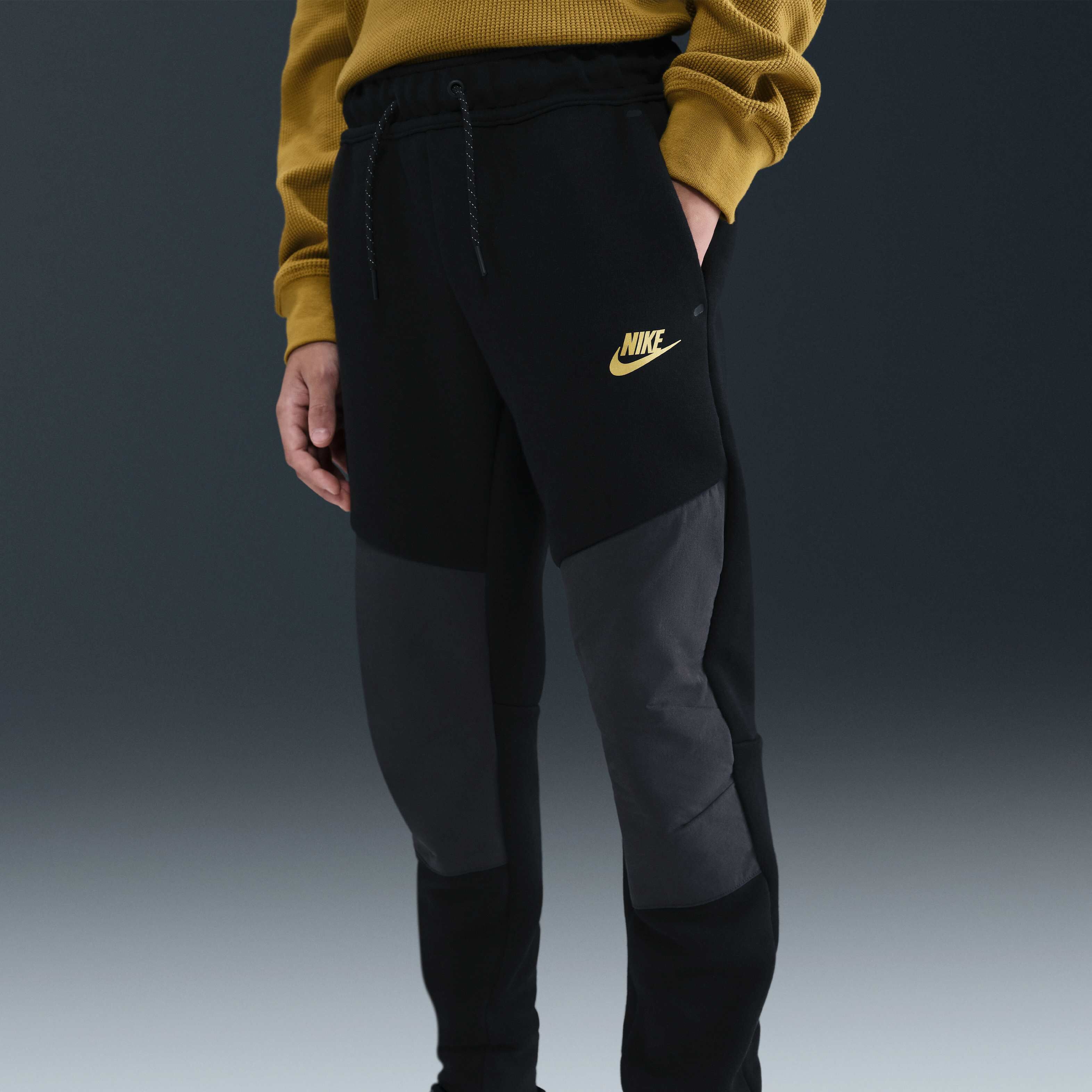 Nike Sportswear Tech Fleece image number 1