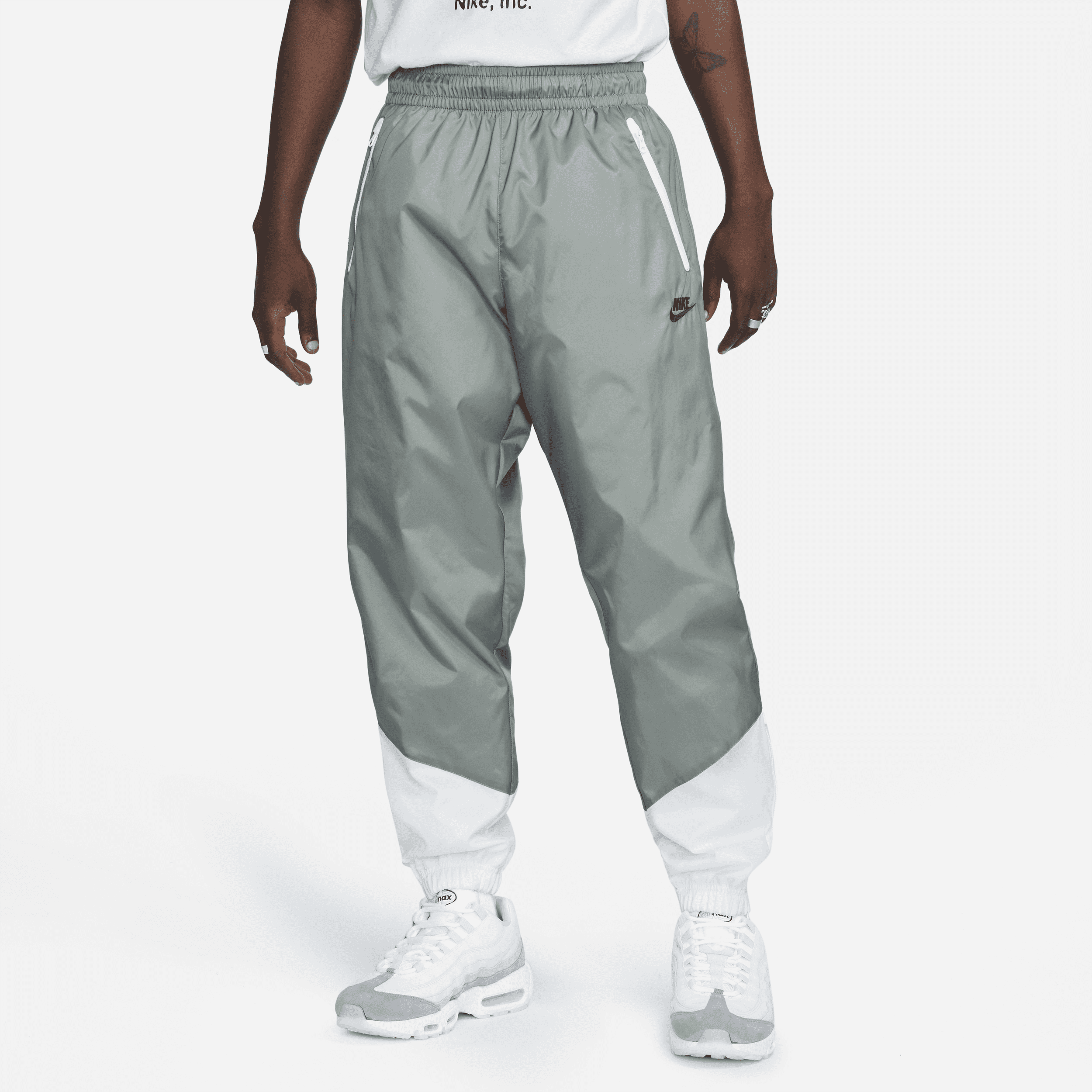 Nike windrunner pants small 2025