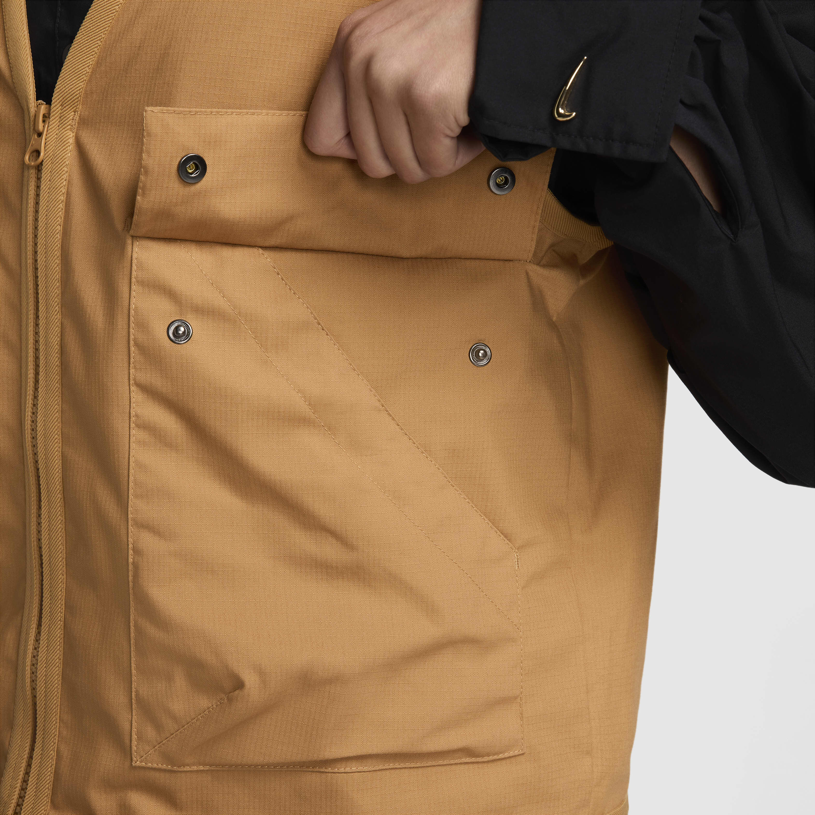 Nike Sportswear Essential image number 6