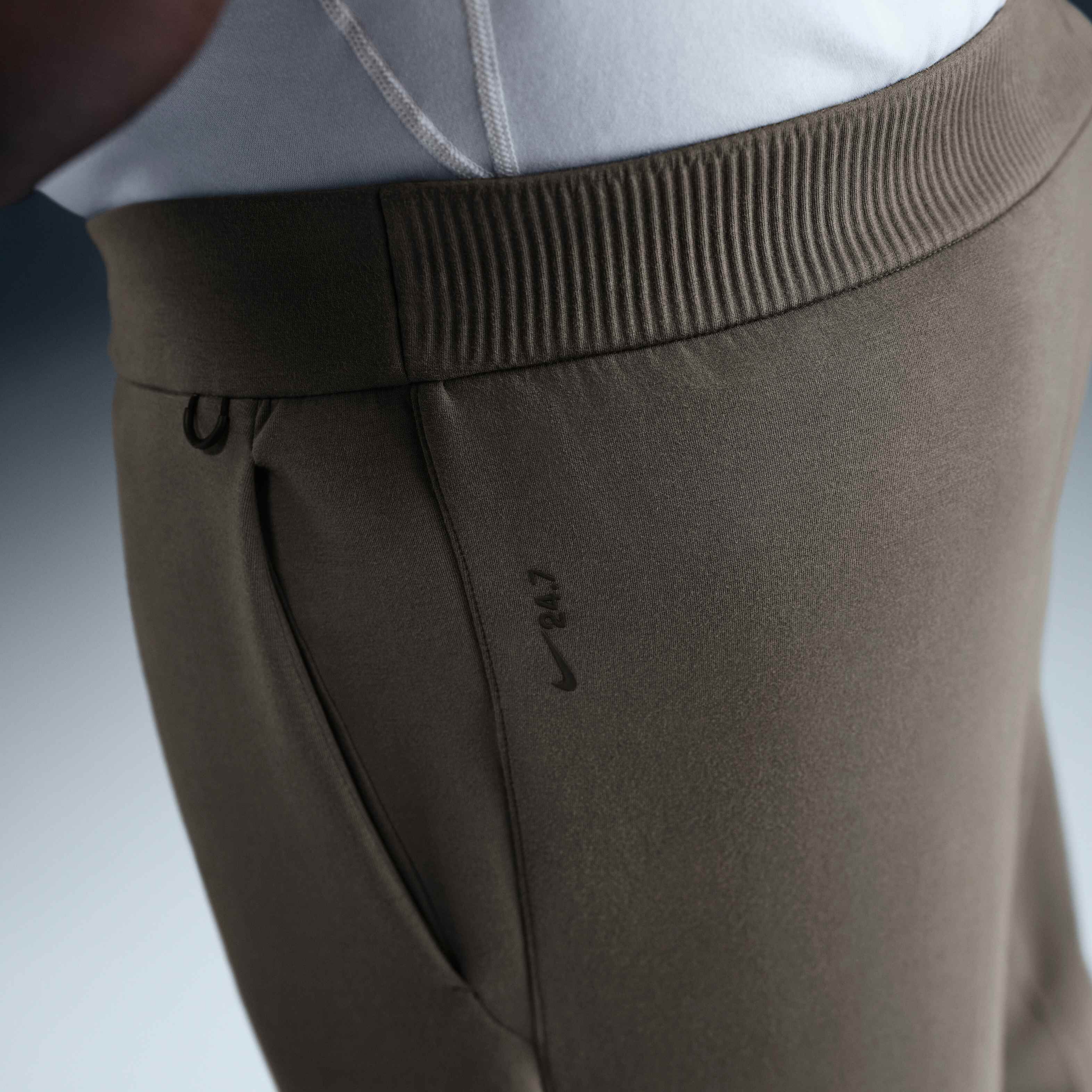 نايكي 24.7 امبوسبلي سوفت image number 10