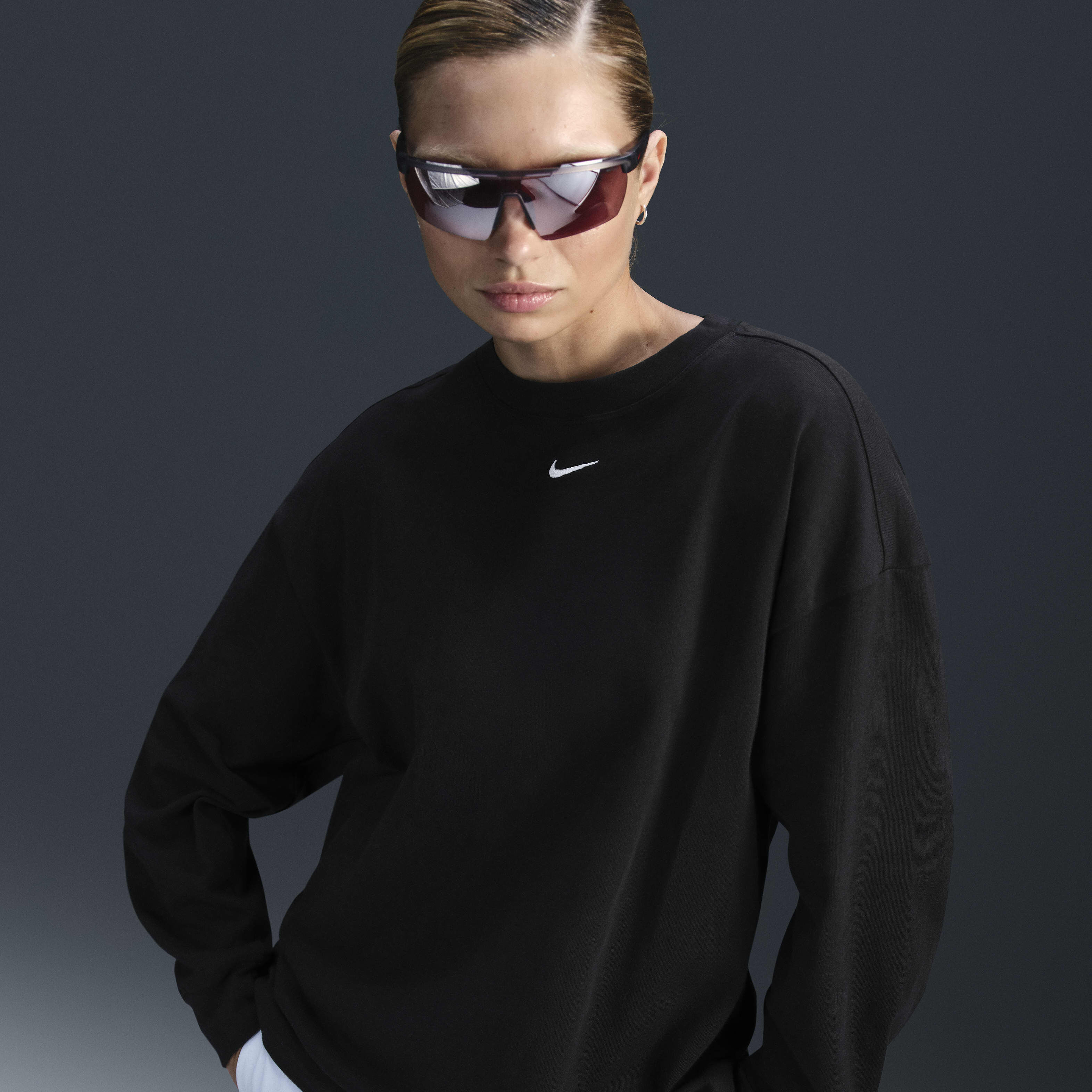 Nike Sportswear Essential image number 2