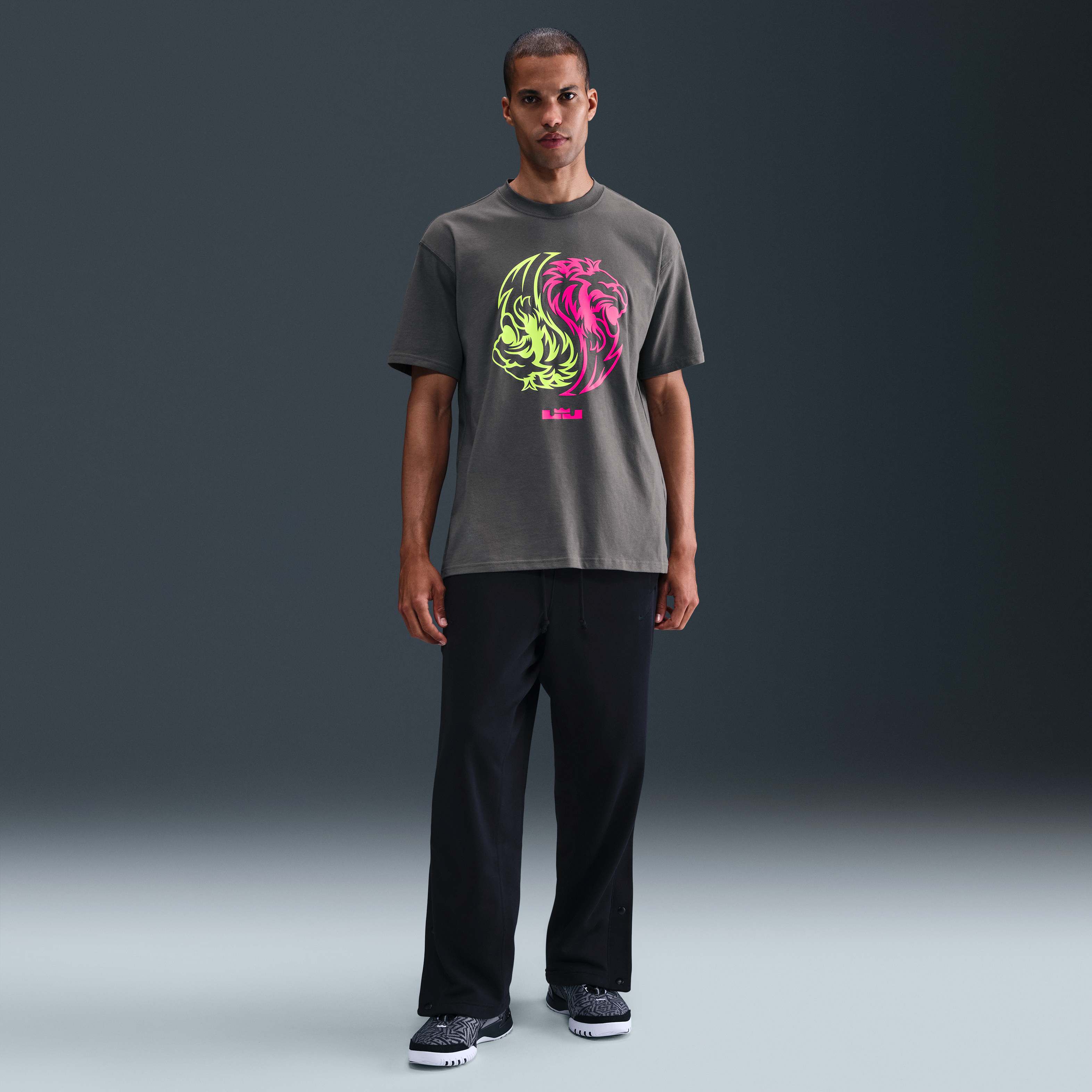 ★NIKE★LEBRON MAX 90 ロンT★追跡可 LeBron x Liverpool F.C. Men's Nike Long-Sleeve Max90 T-Shirt