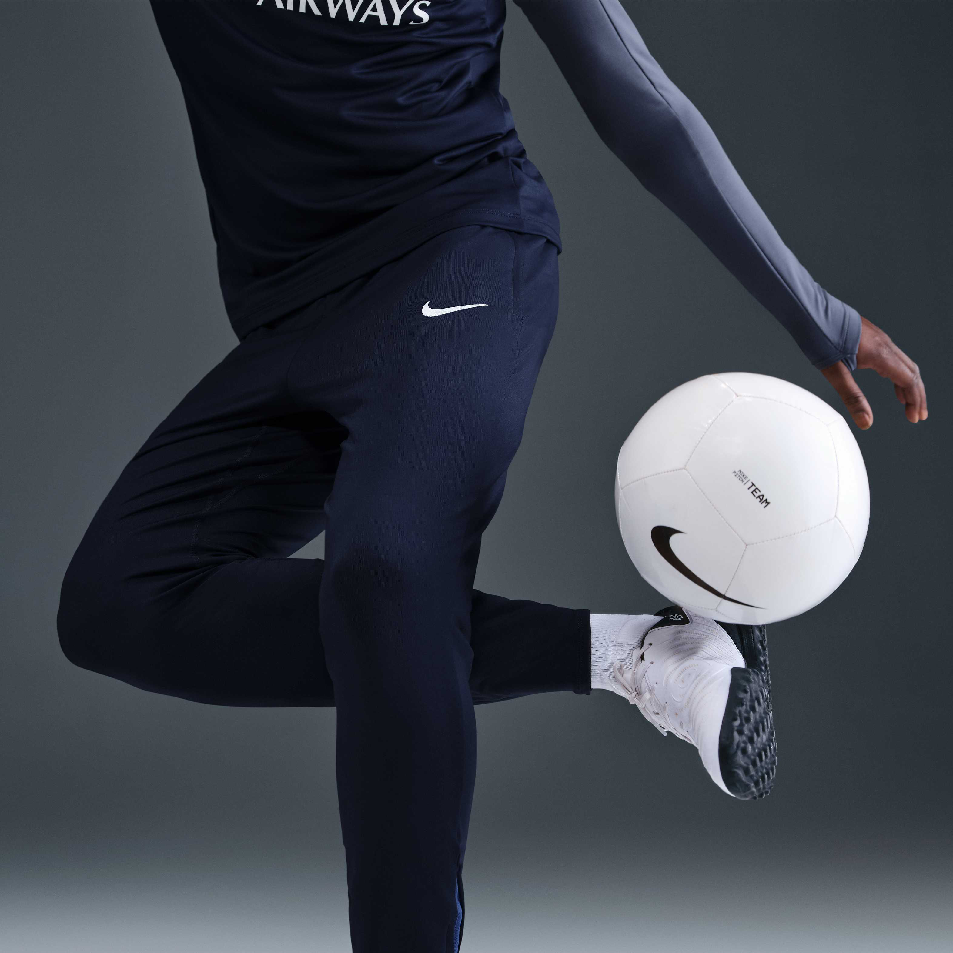 Paris Saint-Germain Strike image number 4