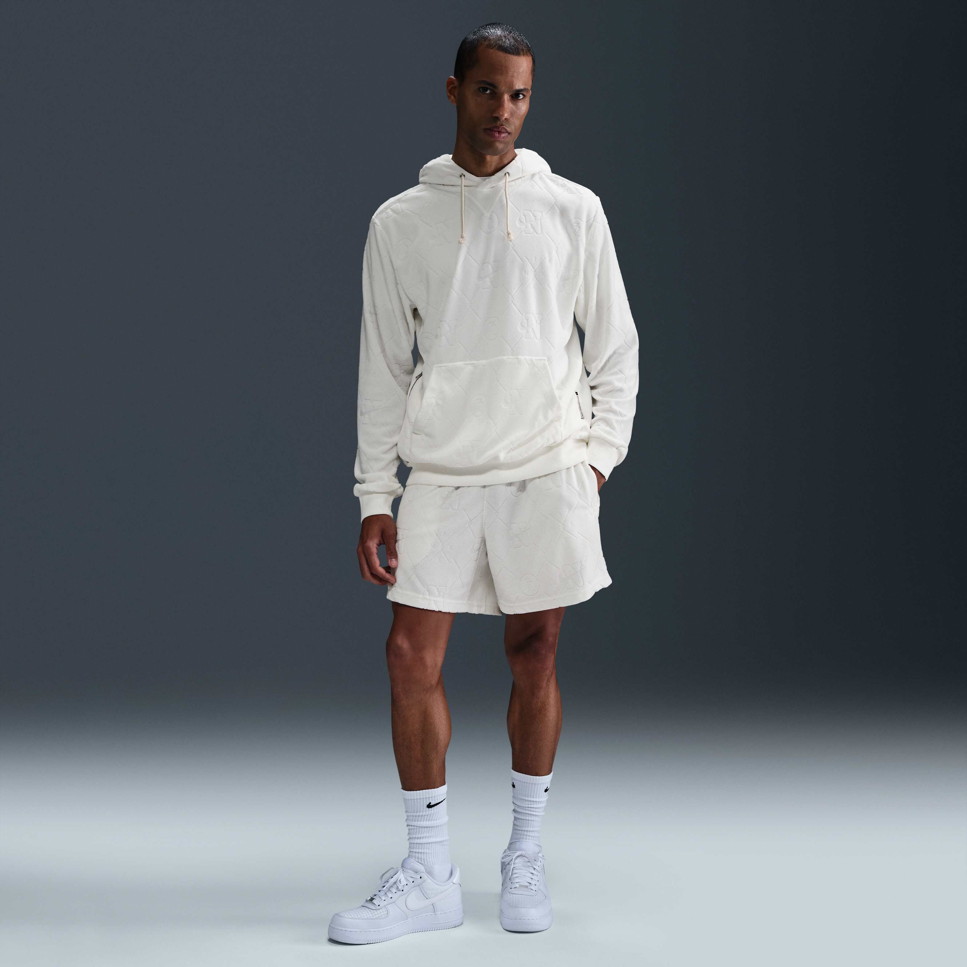 Nike Standard Issue image number 3