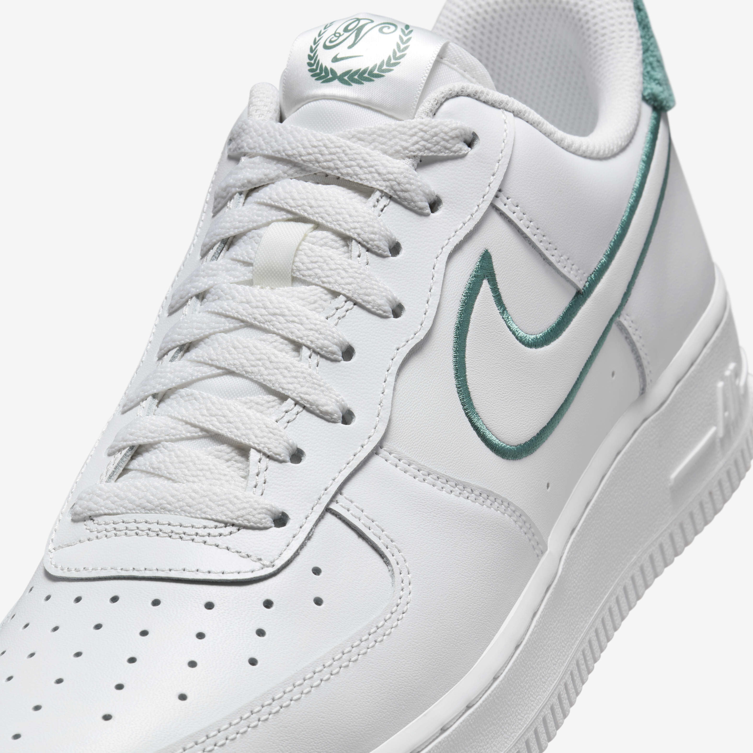 nike air force 1 07 lv8 summit white